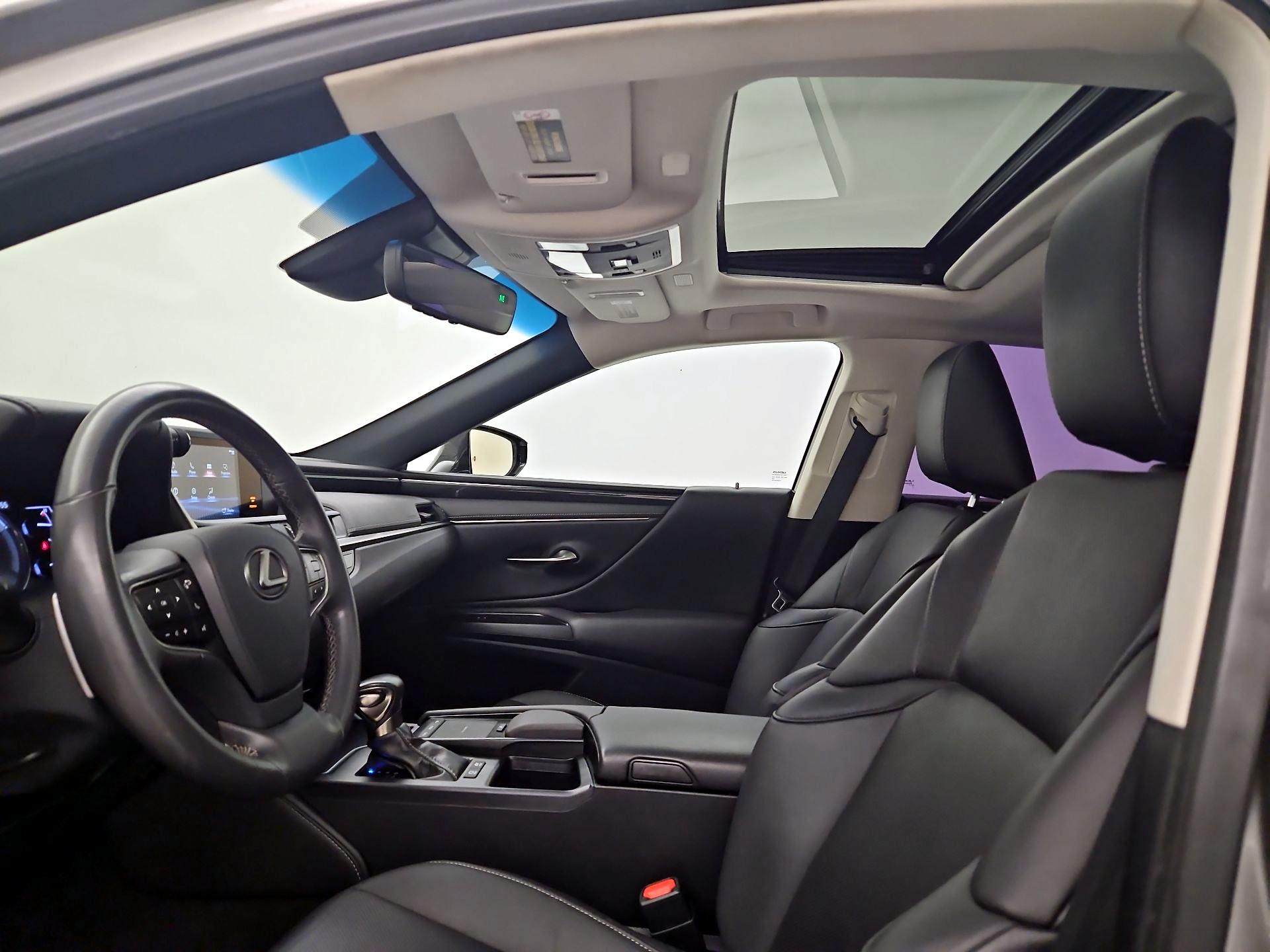Thumbnail: 2019 Lexus ES - 19