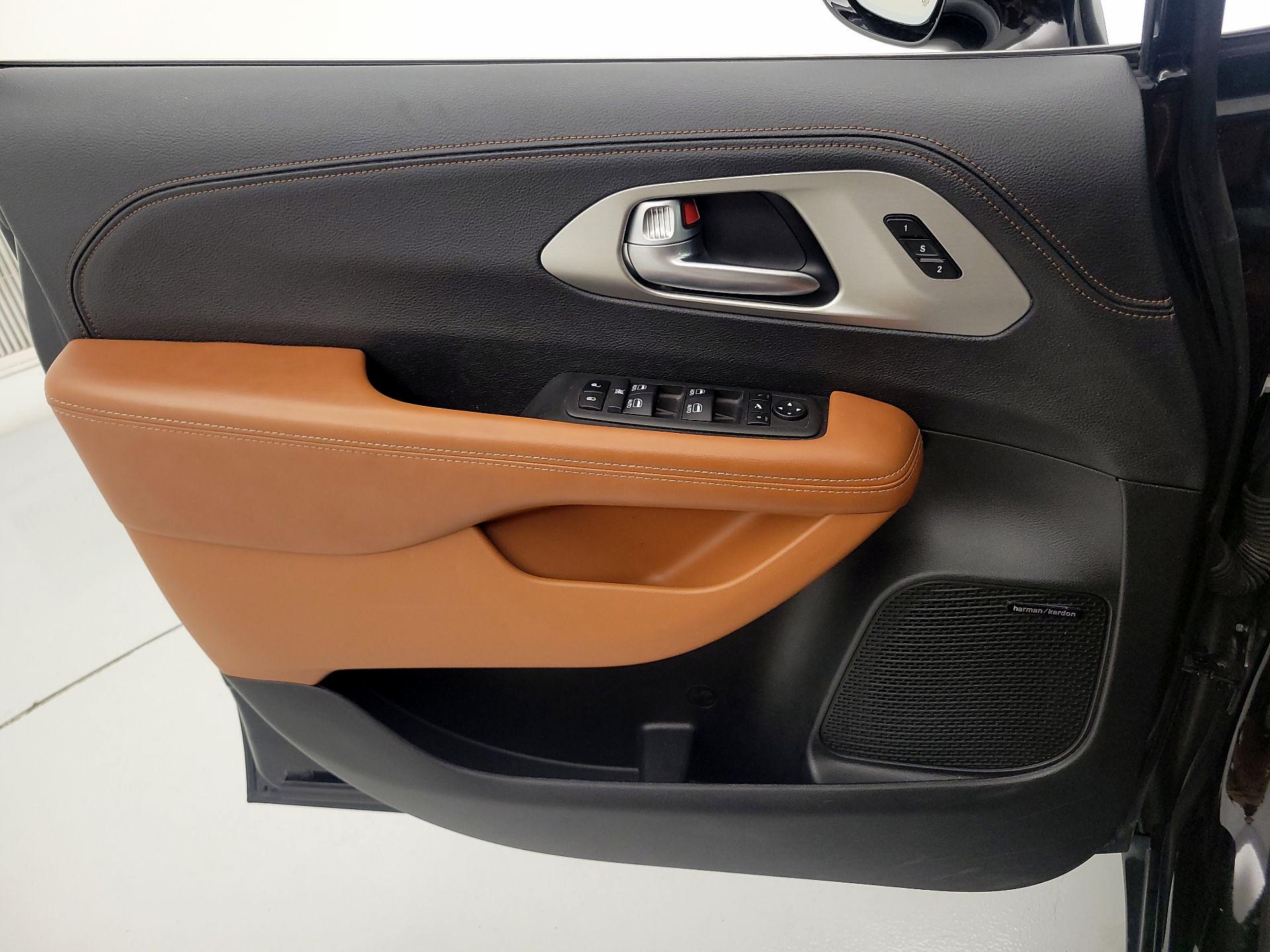 Thumbnail: 2024 Chrysler Pacifica - 12