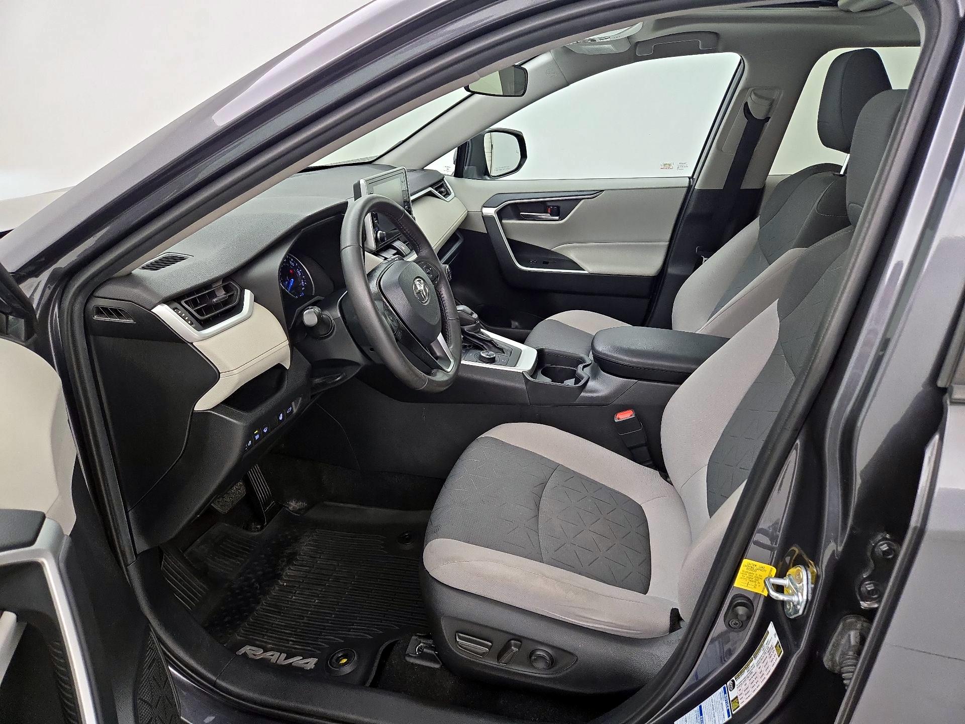 Thumbnail: 2020 Toyota RAV4 - 11