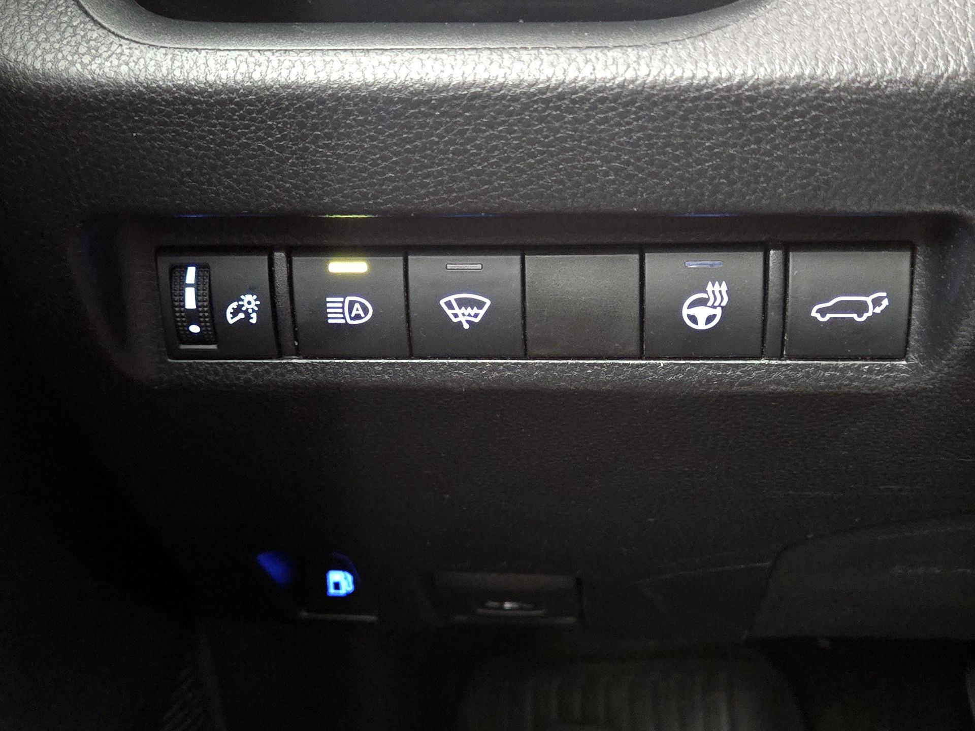 Thumbnail: 2020 Toyota RAV4 - 13