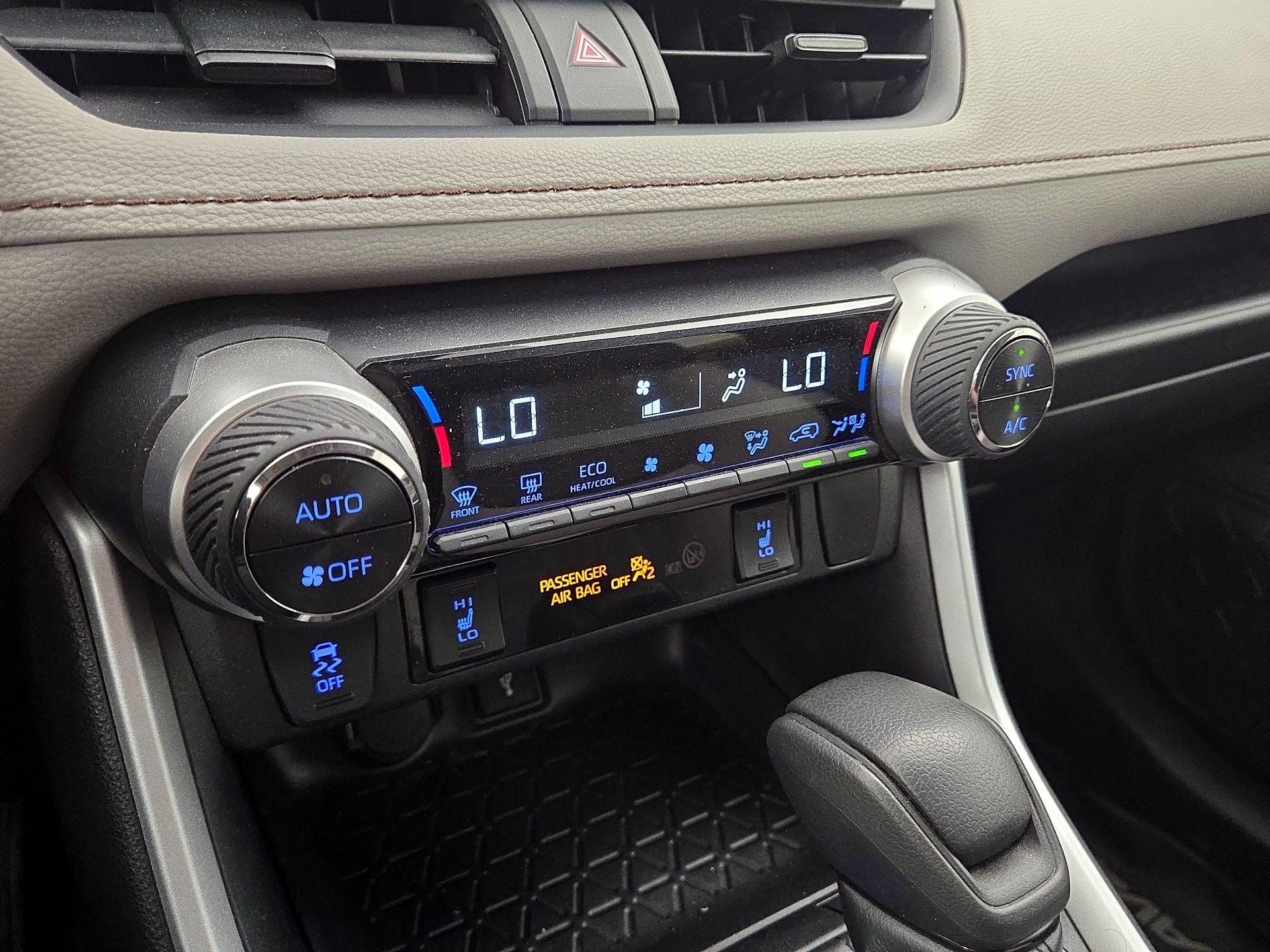 Thumbnail: 2020 Toyota RAV4 - 16