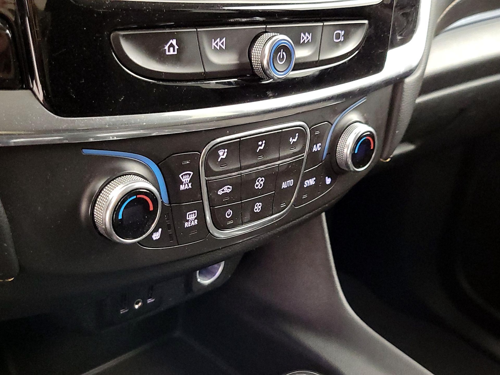 2019 Chevrolet Traverse 1LT - Photo 17