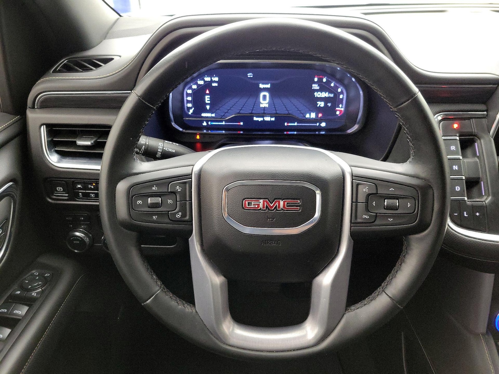 2024 GMC Yukon SLT - Photo 11