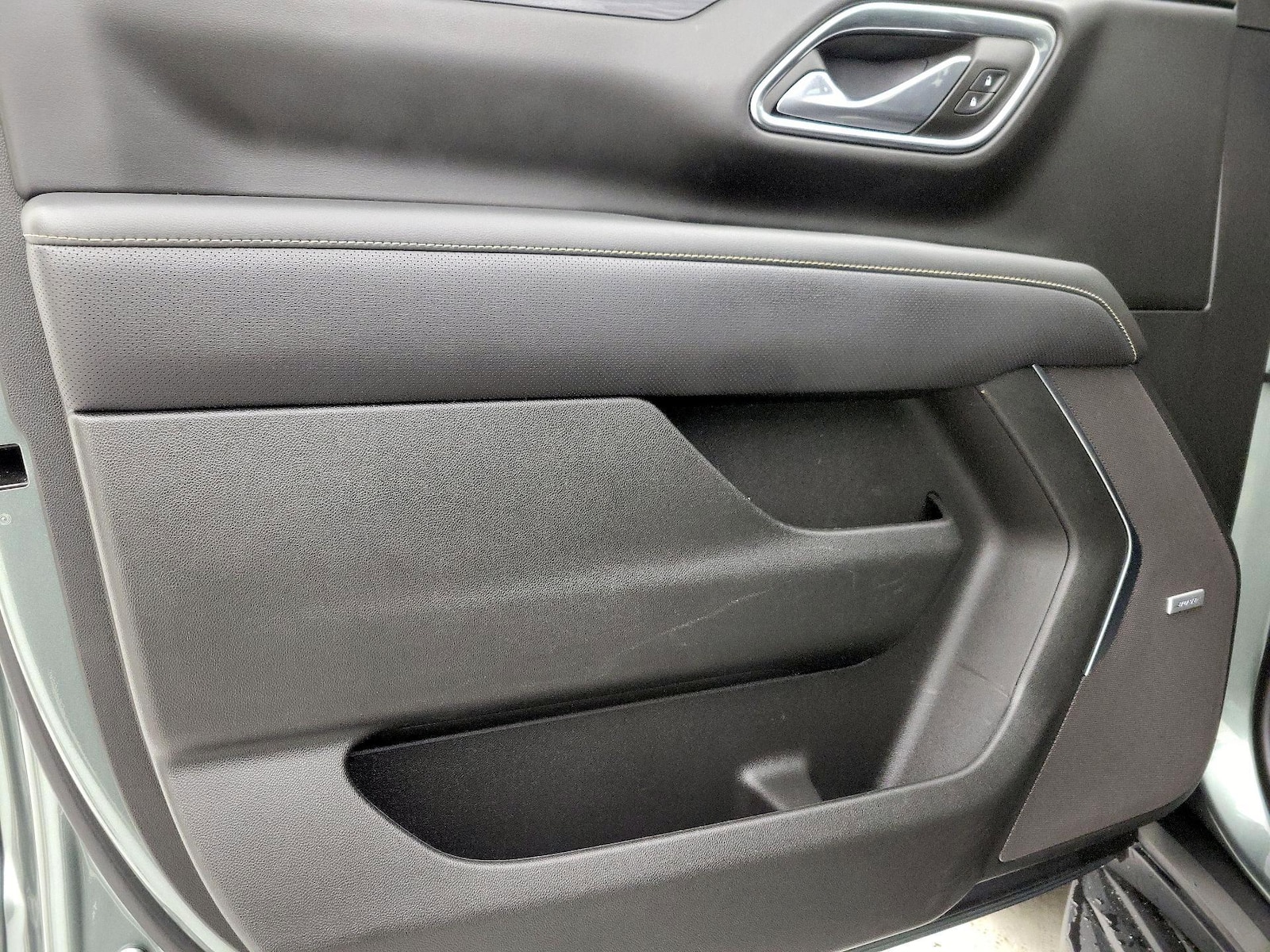2024 GMC Yukon SLT - Photo 13