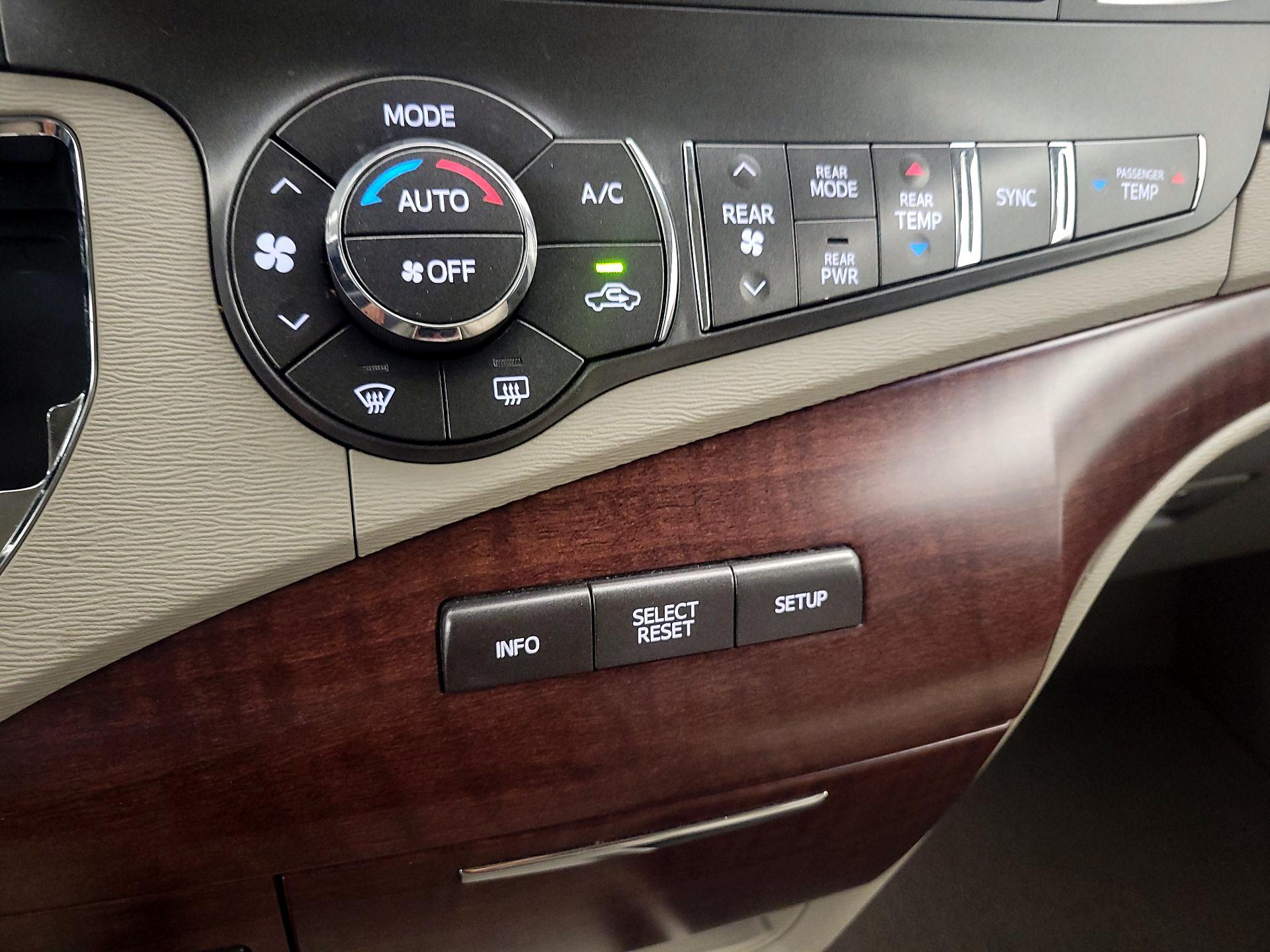 Thumbnail: 2014 Toyota Sienna - 16