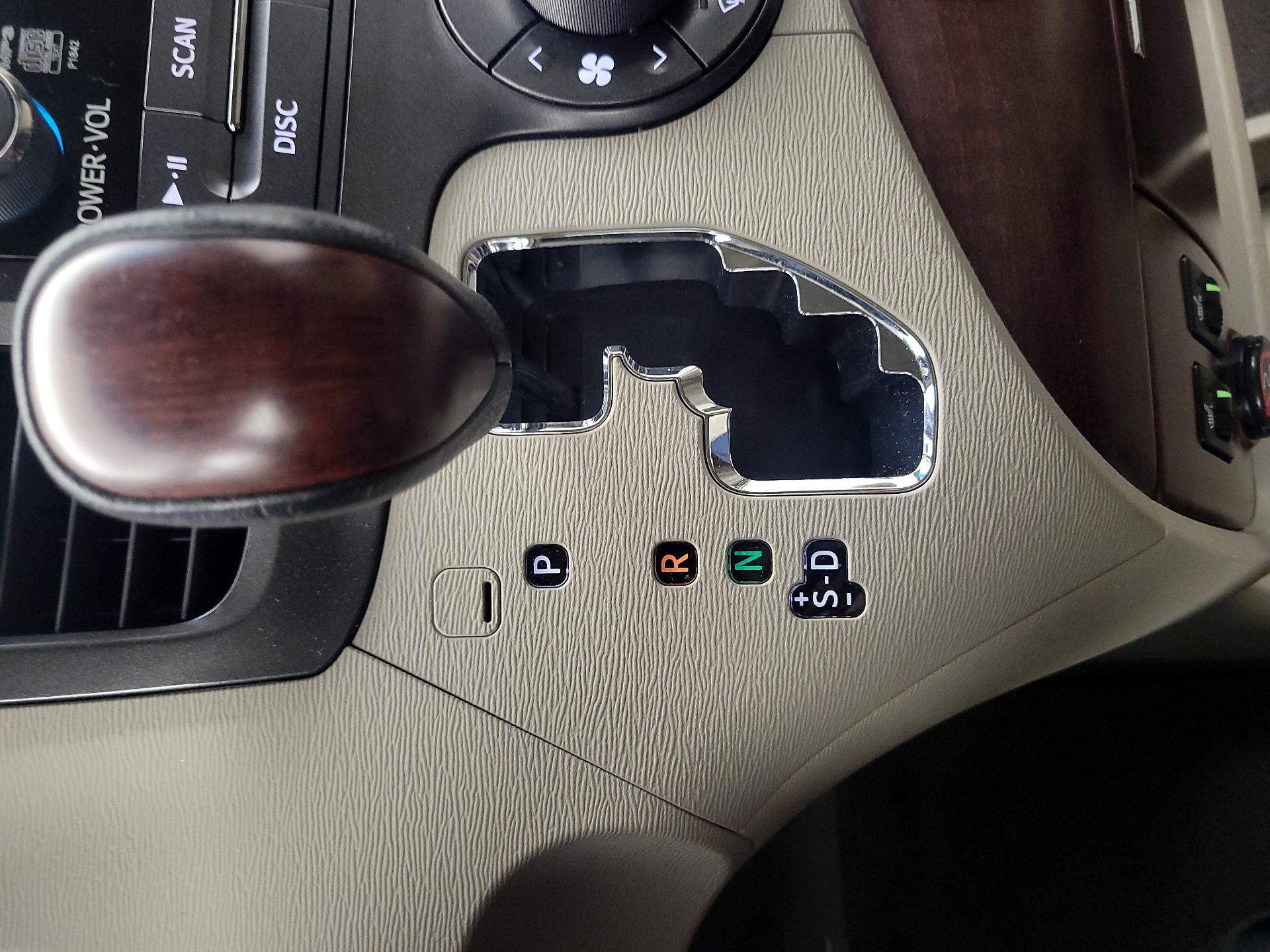 Thumbnail: 2014 Toyota Sienna - 17