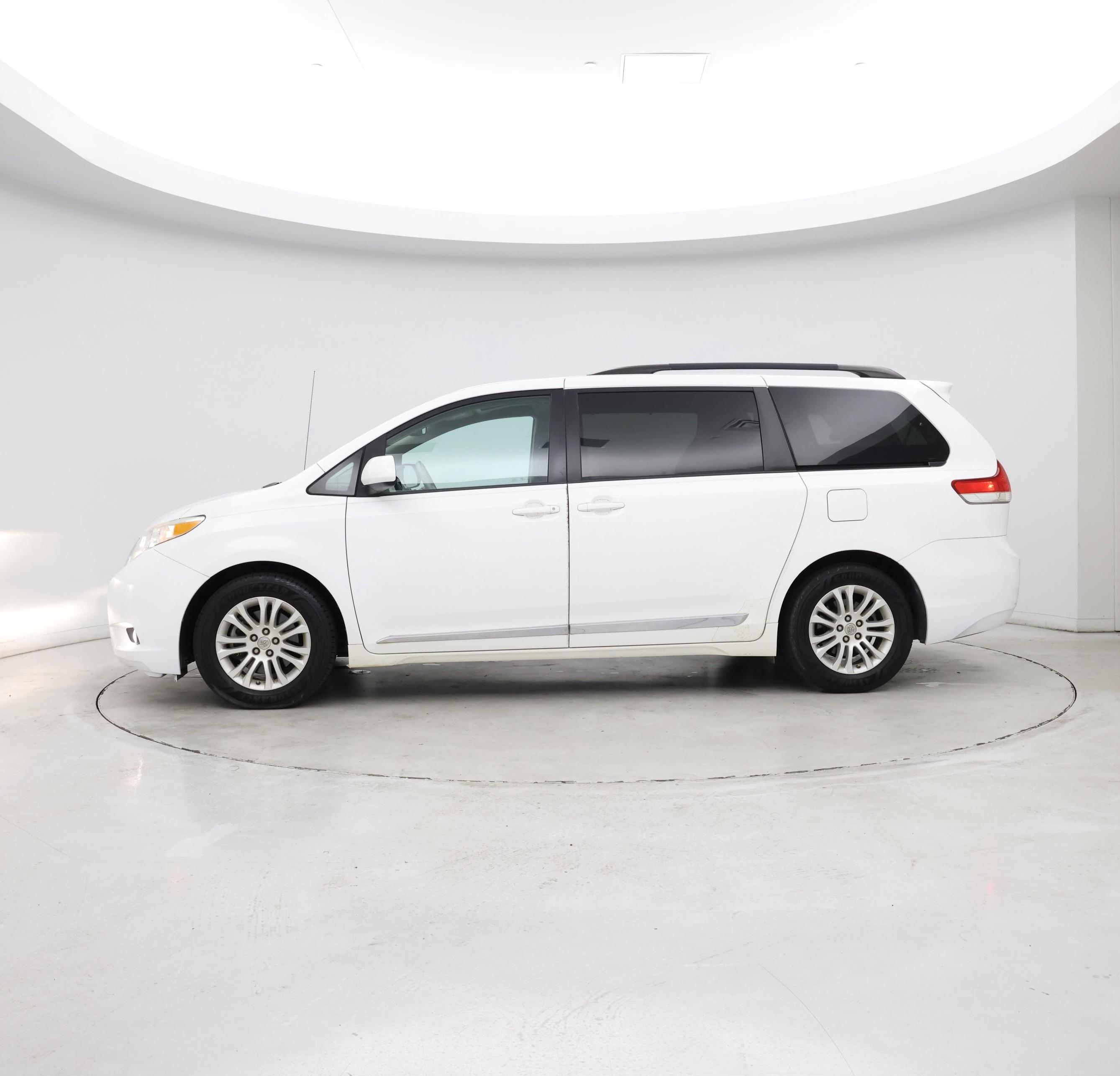 Thumbnail: 2014 Toyota Sienna - 2