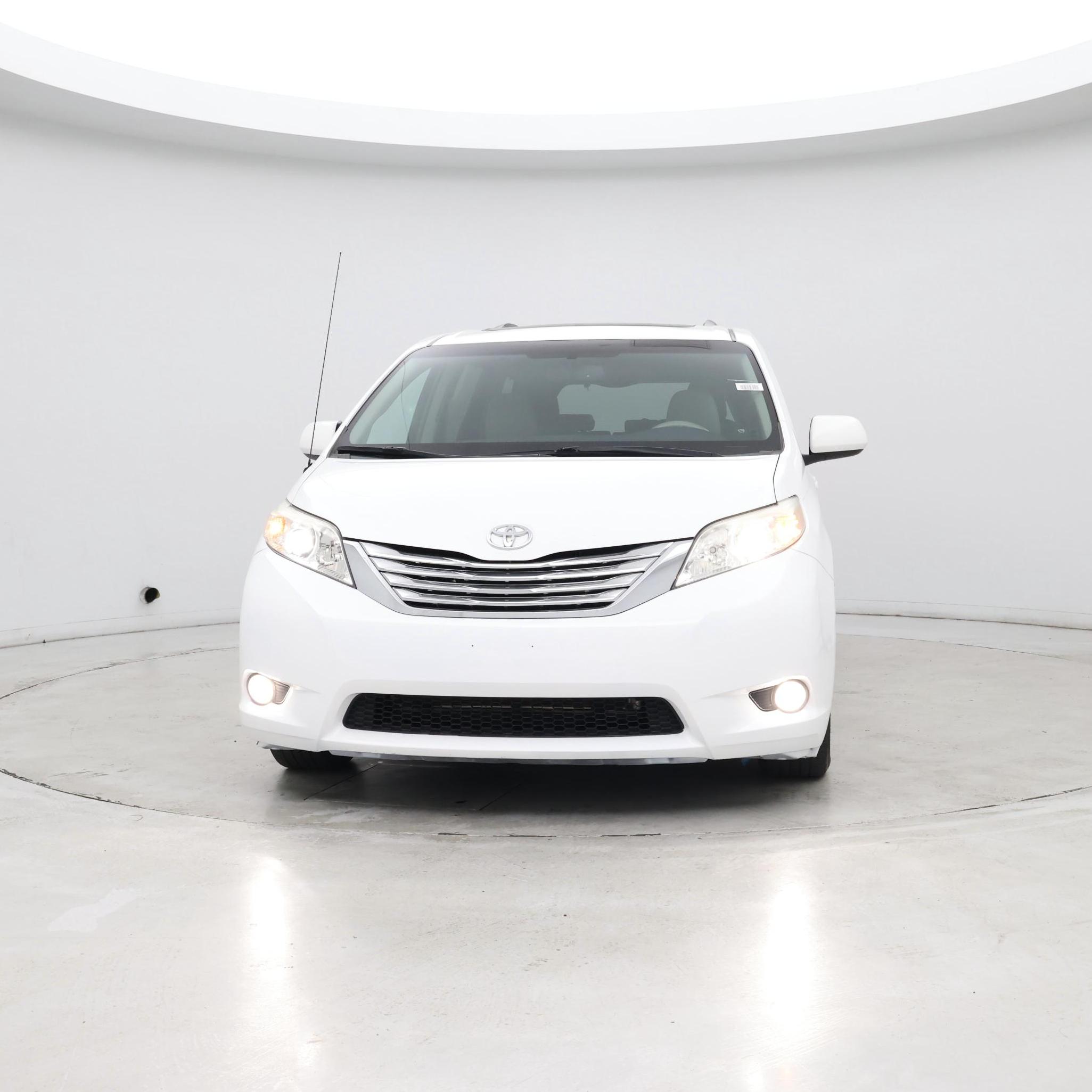 Thumbnail: 2014 Toyota Sienna - 4
