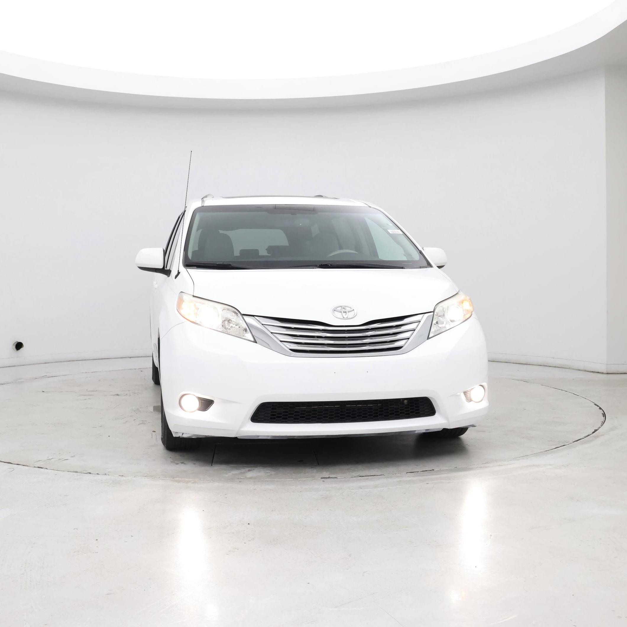 Thumbnail: 2014 Toyota Sienna - 5