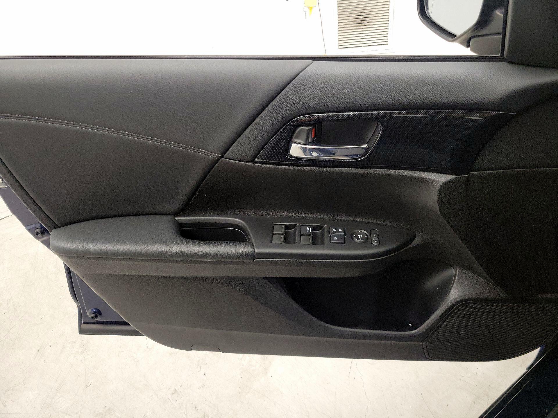 Thumbnail: 2015 Honda Accord - 12