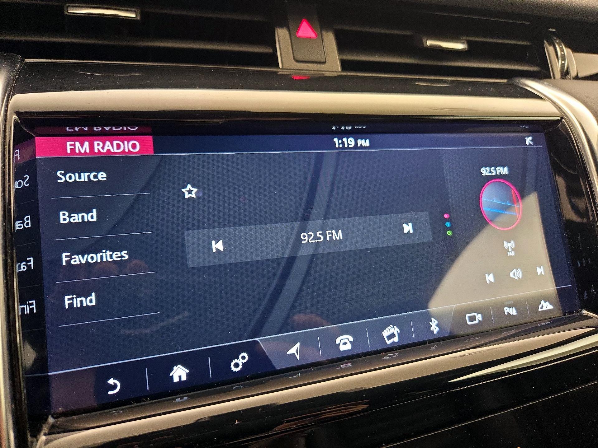 Thumbnail: 2020 Land Rover Discovery Sport - 16