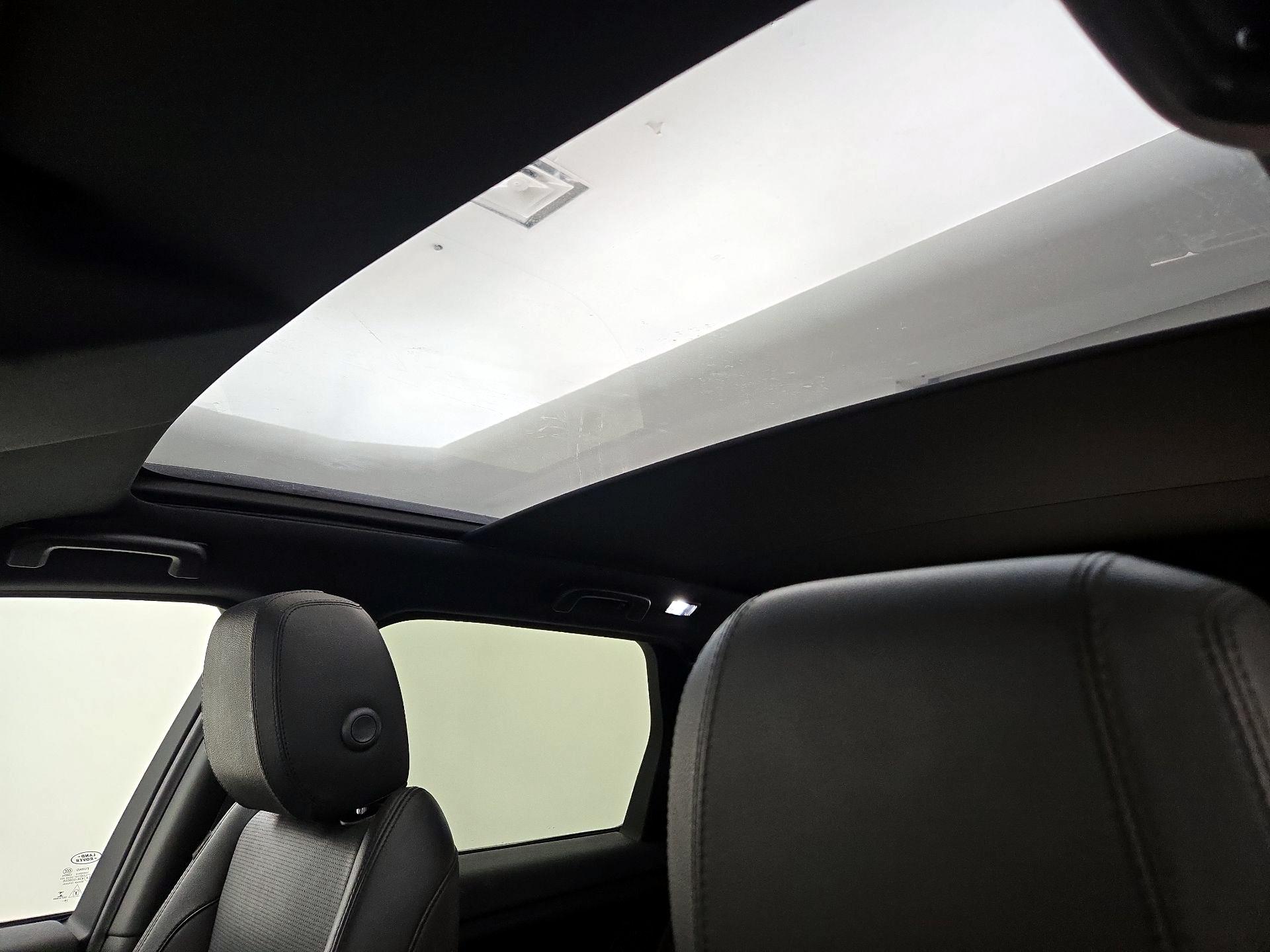 Thumbnail: 2020 Land Rover Discovery Sport - 20