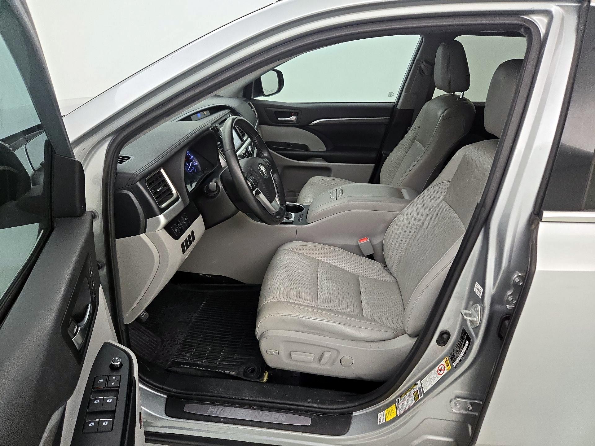 Thumbnail: 2019 Toyota Highlander - 11