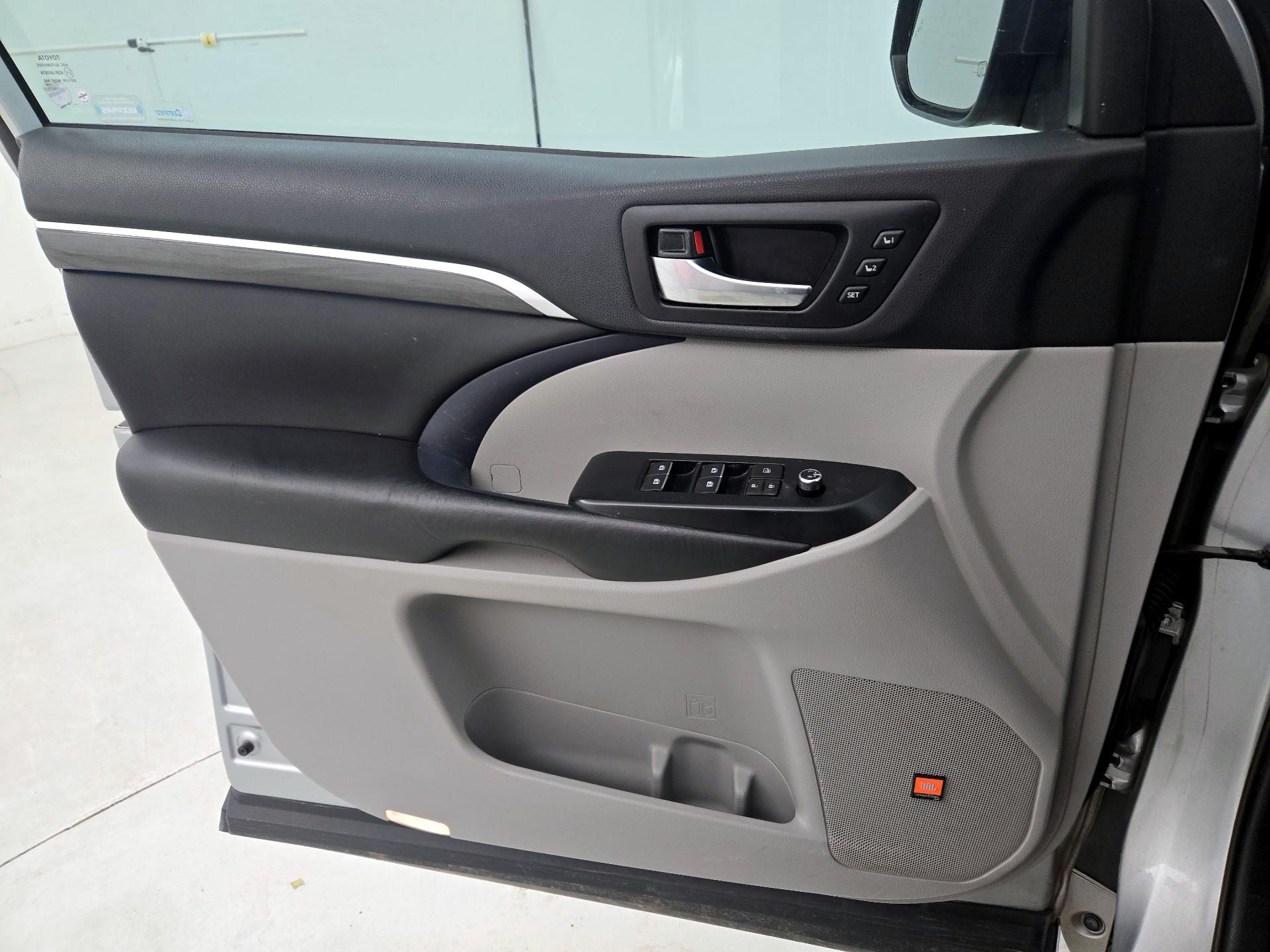 Thumbnail: 2019 Toyota Highlander - 12