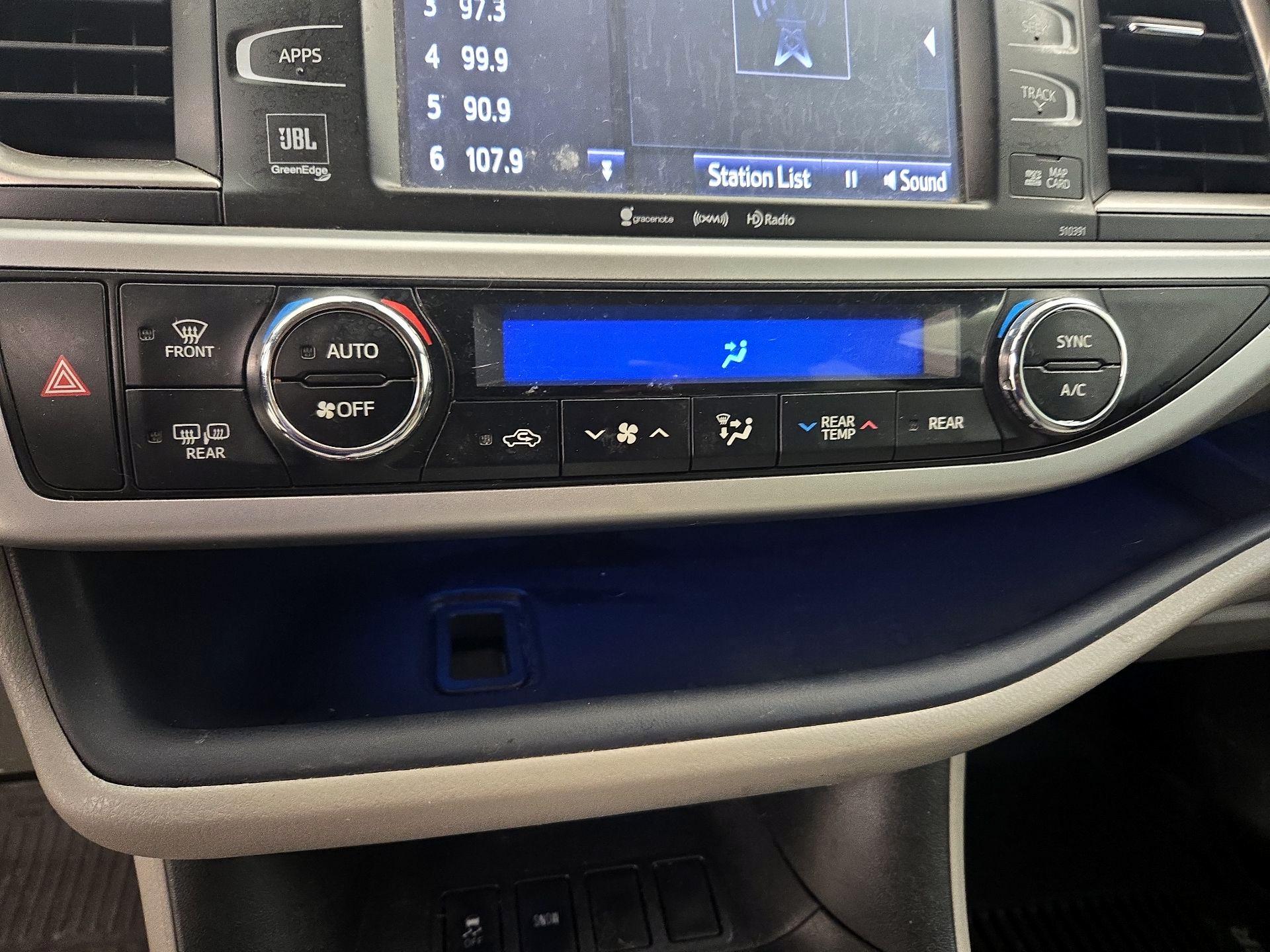Thumbnail: 2019 Toyota Highlander - 15