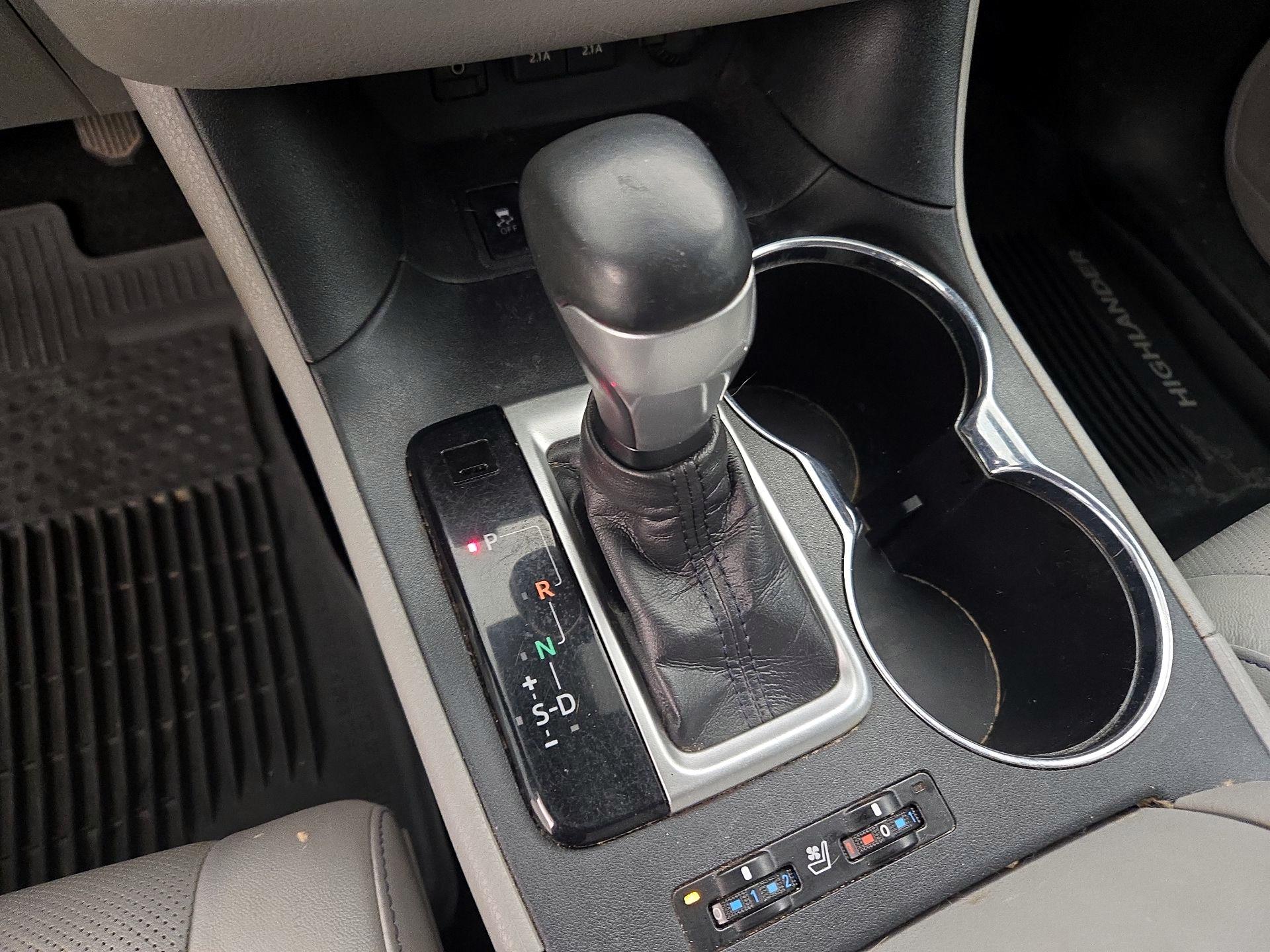 Thumbnail: 2019 Toyota Highlander - 16