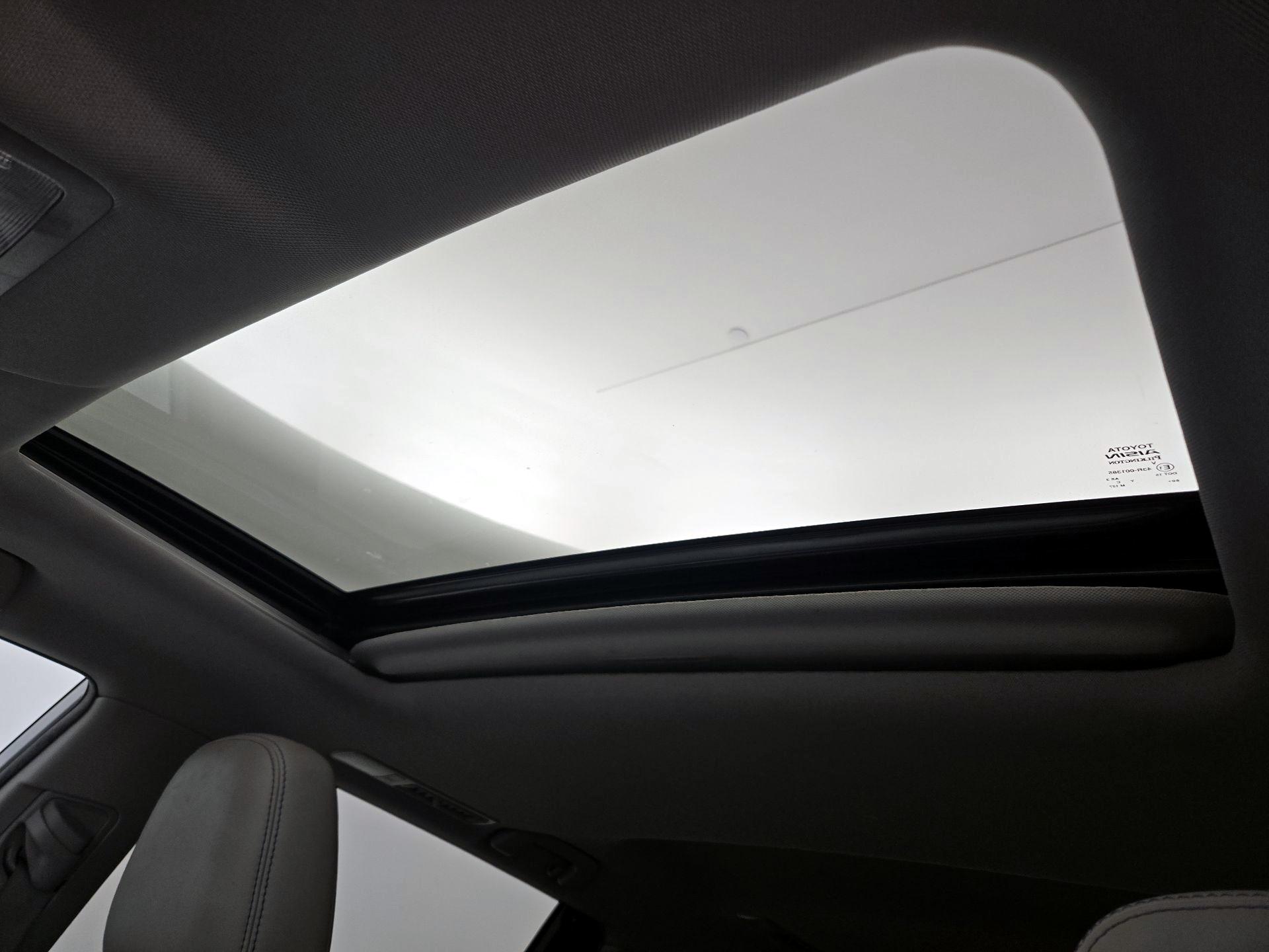 Thumbnail: 2019 Toyota Highlander - 18