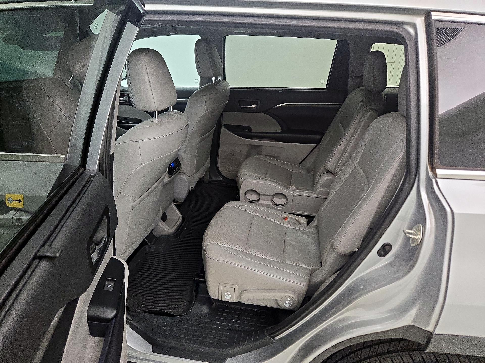 Thumbnail: 2019 Toyota Highlander - 19