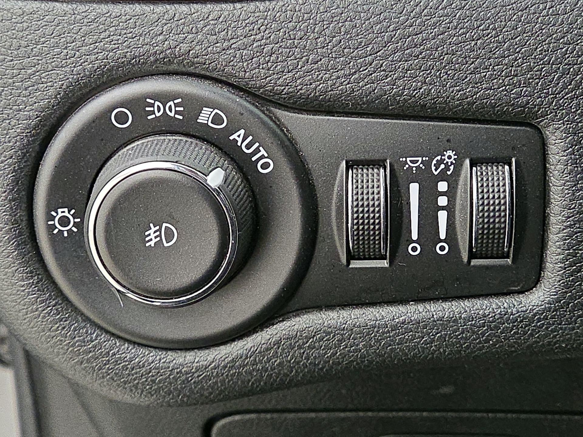 Thumbnail: 2015 Jeep Cherokee - 13
