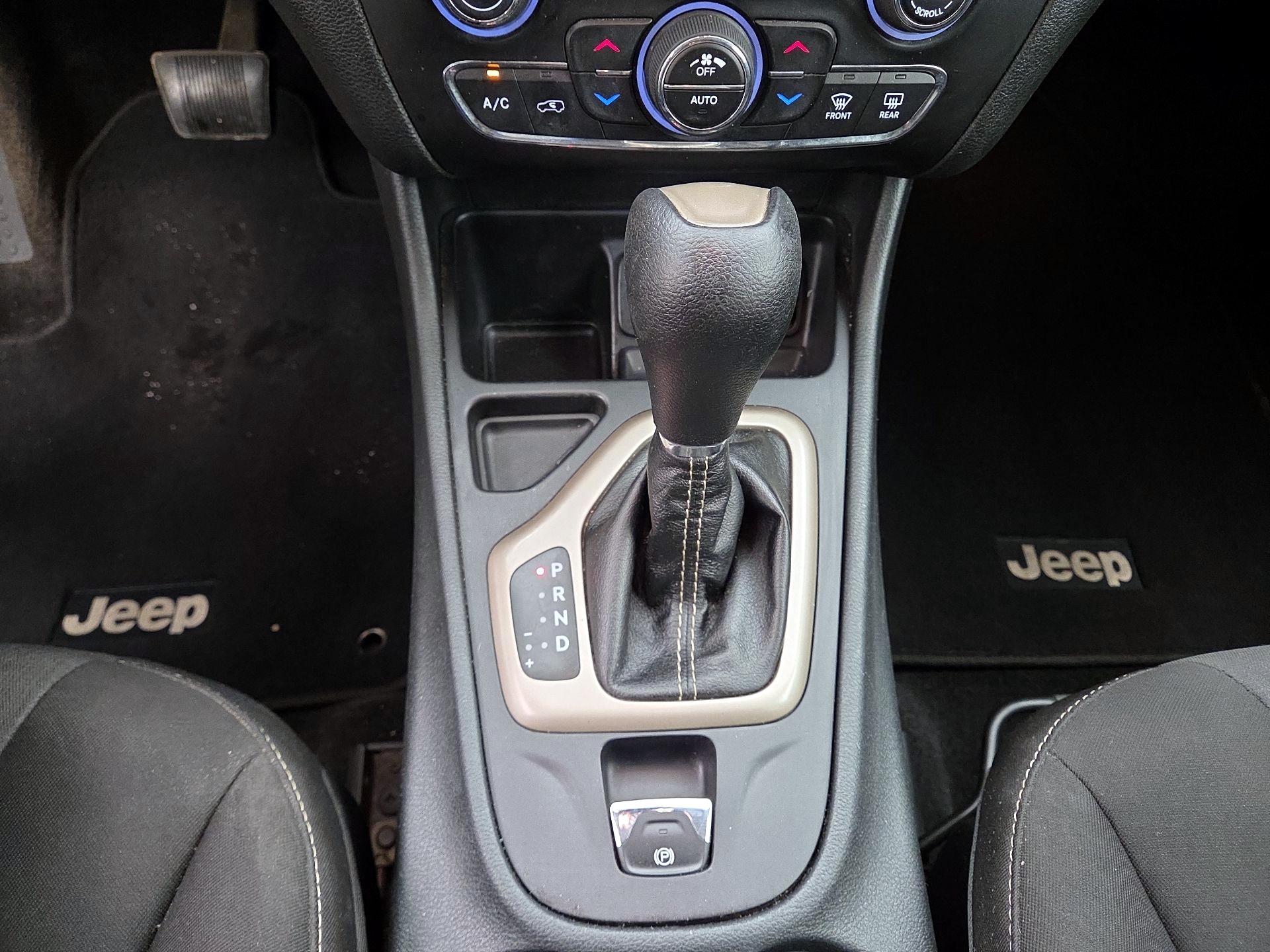 Thumbnail: 2015 Jeep Cherokee - 17