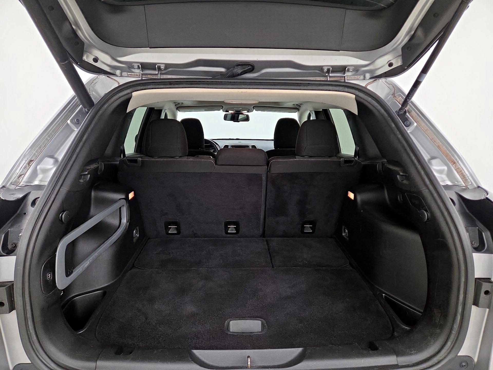 Thumbnail: 2015 Jeep Cherokee - 20