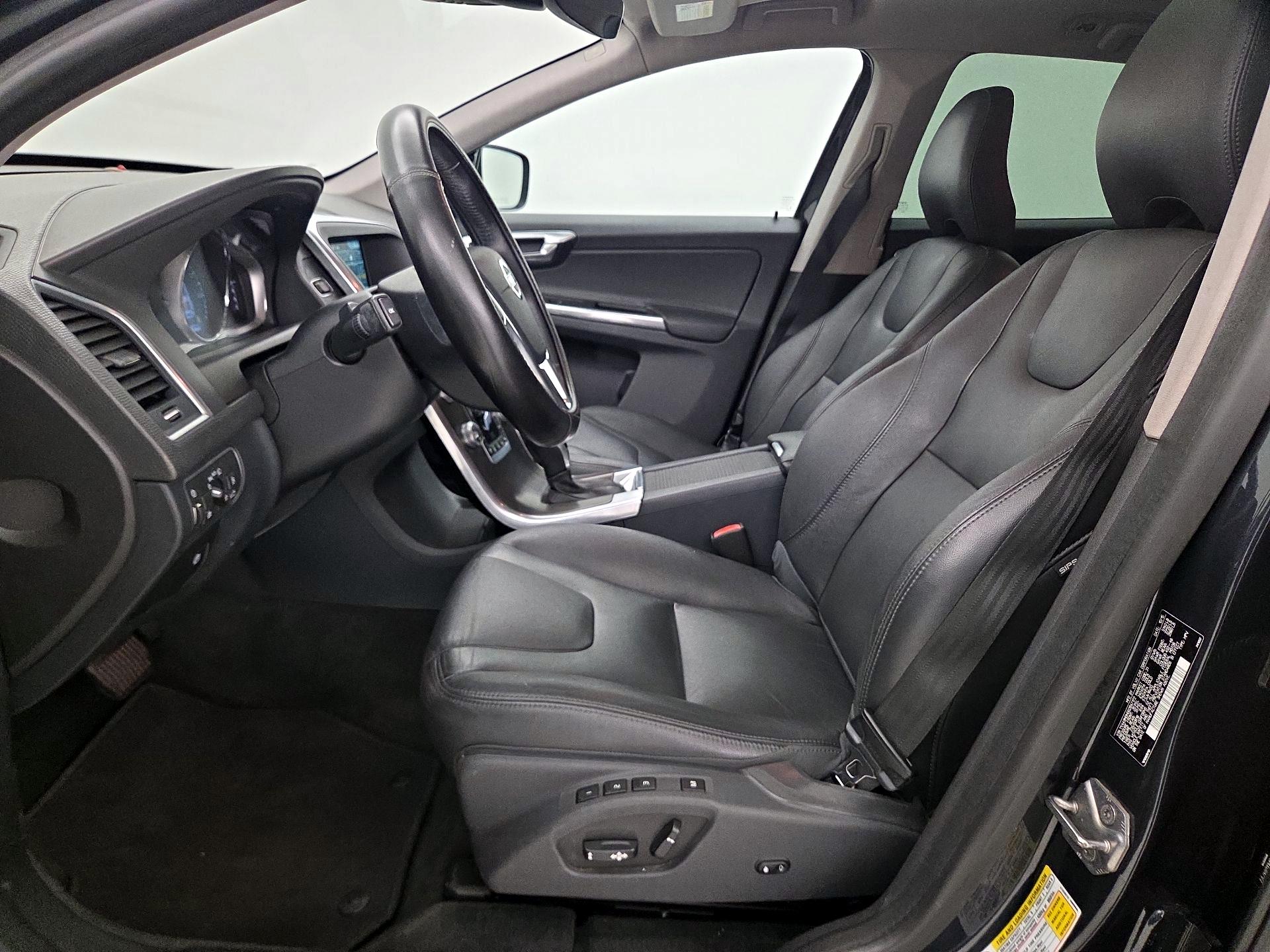 Thumbnail: 2016 Volvo XC60 - 11