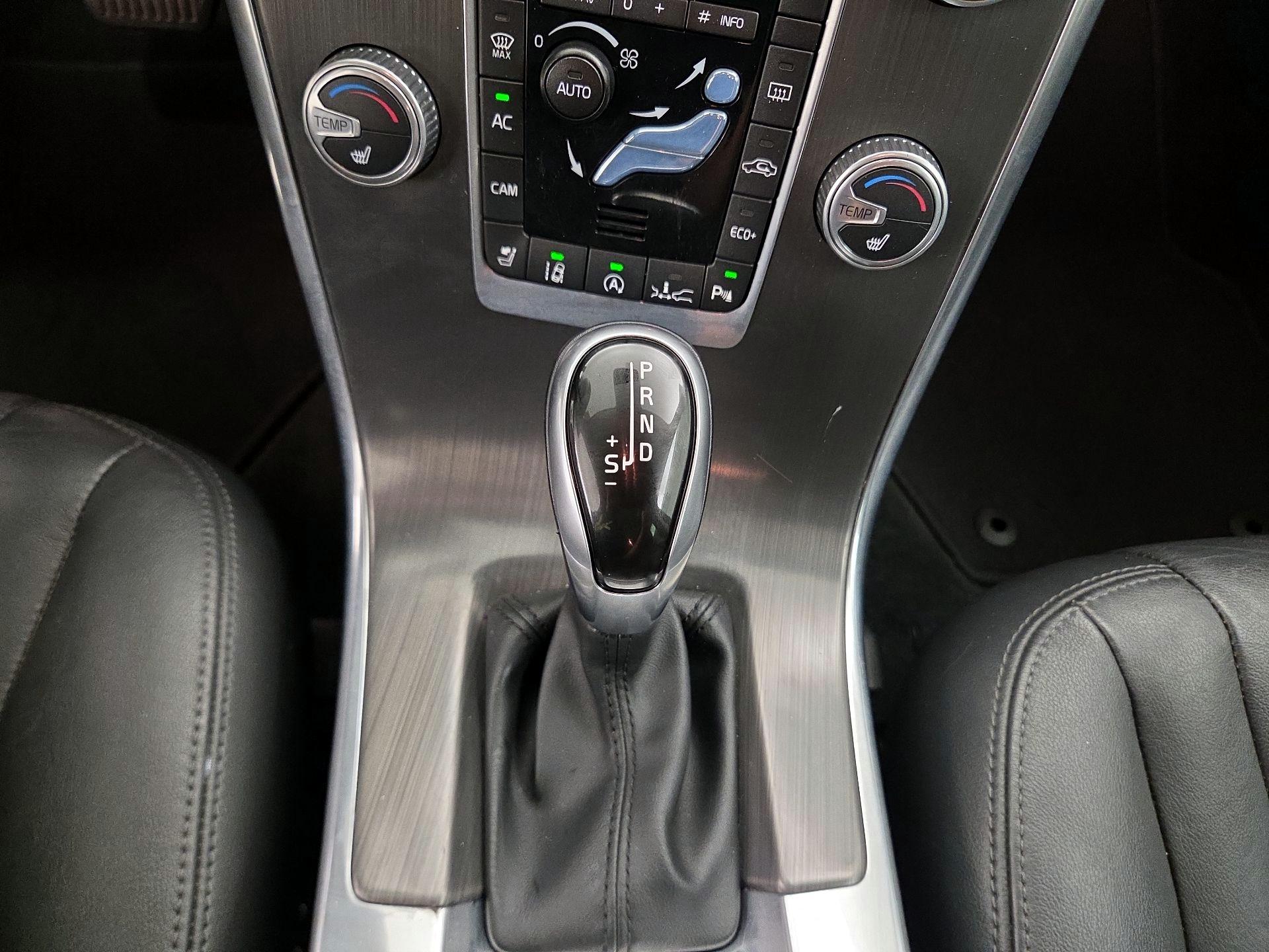 Thumbnail: 2016 Volvo XC60 - 17