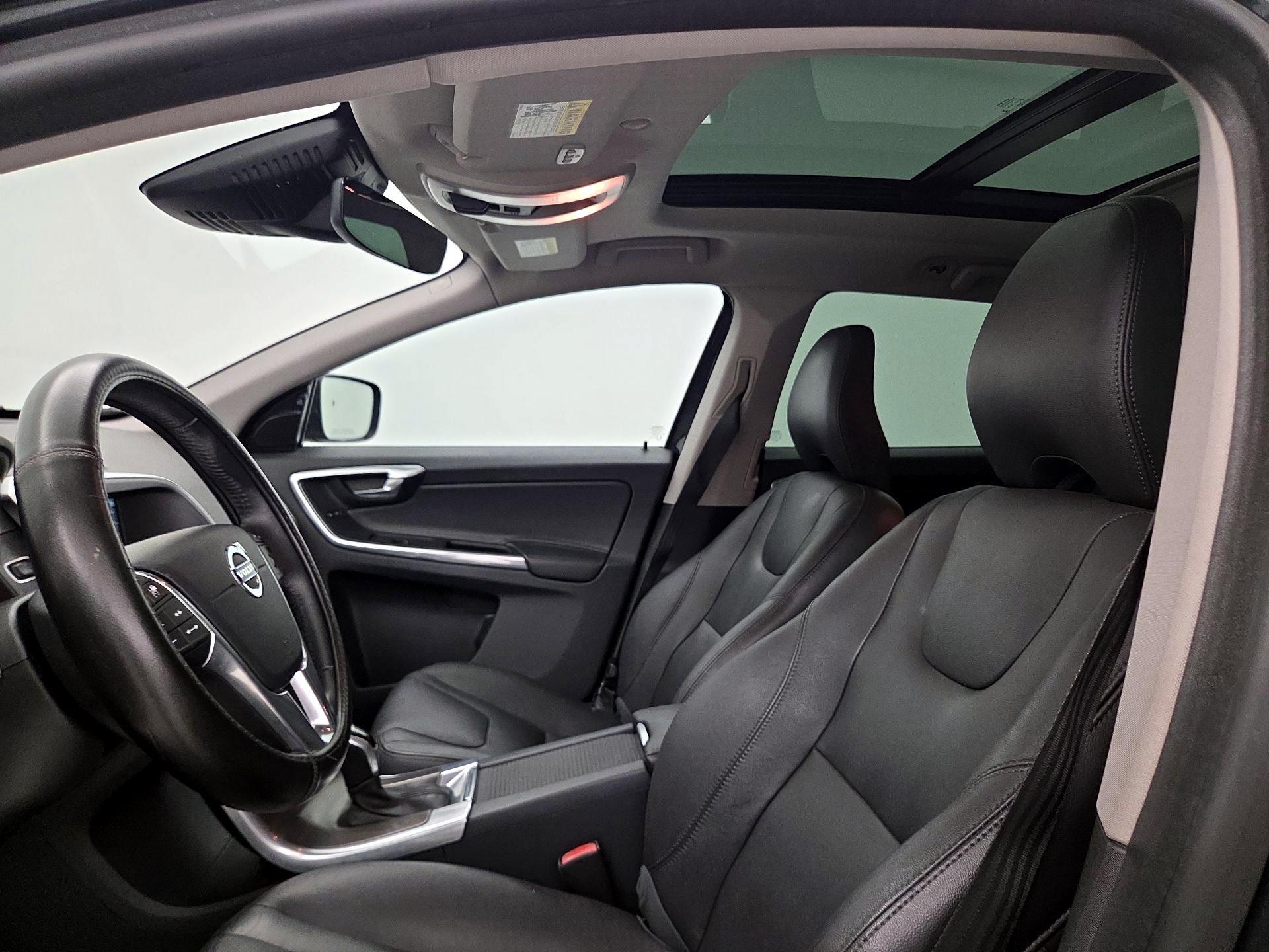 Thumbnail: 2016 Volvo XC60 - 19