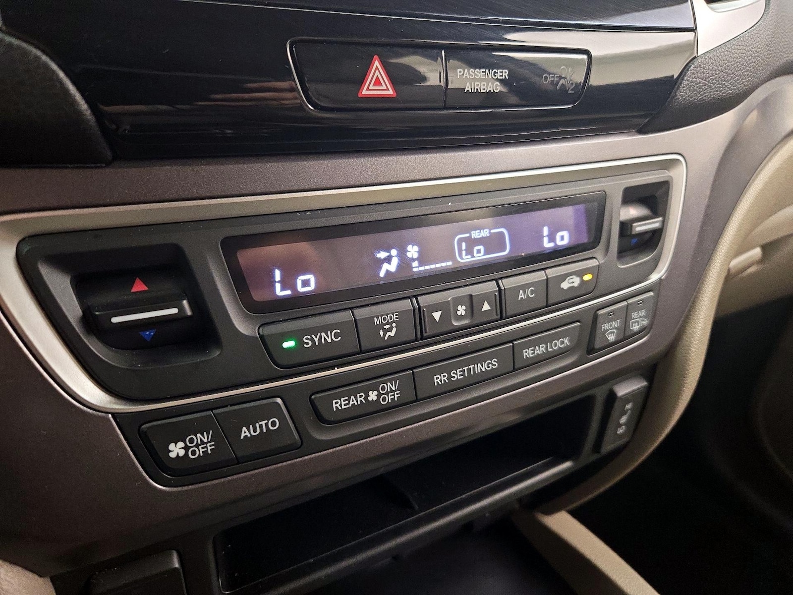 2016 Honda Pilot EX-L - Photo 16