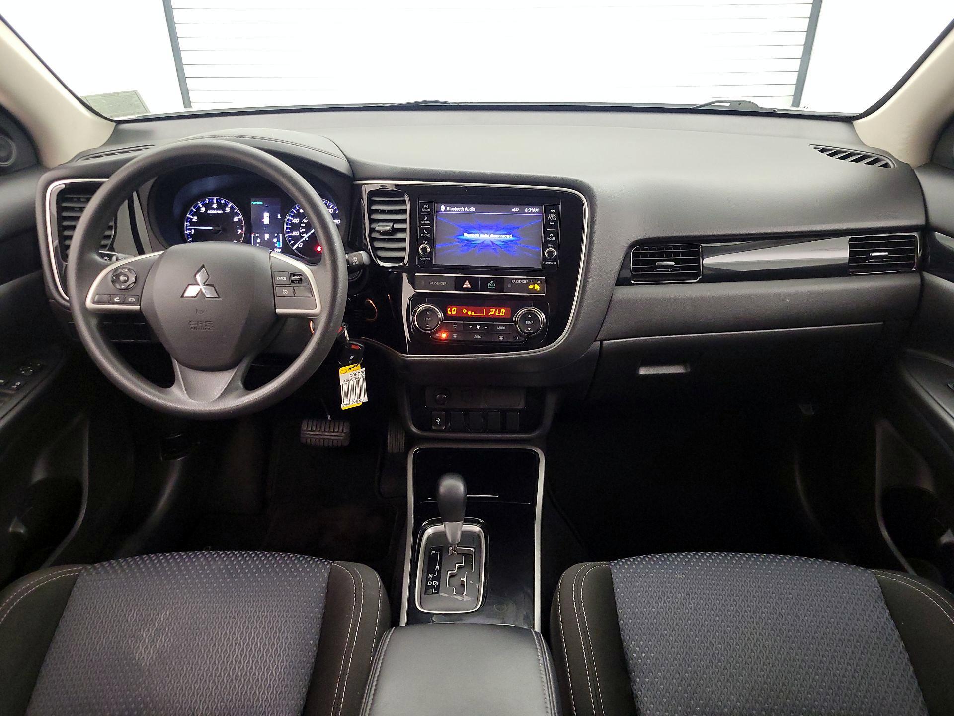 Thumbnail: 2019 Mitsubishi Outlander - 9