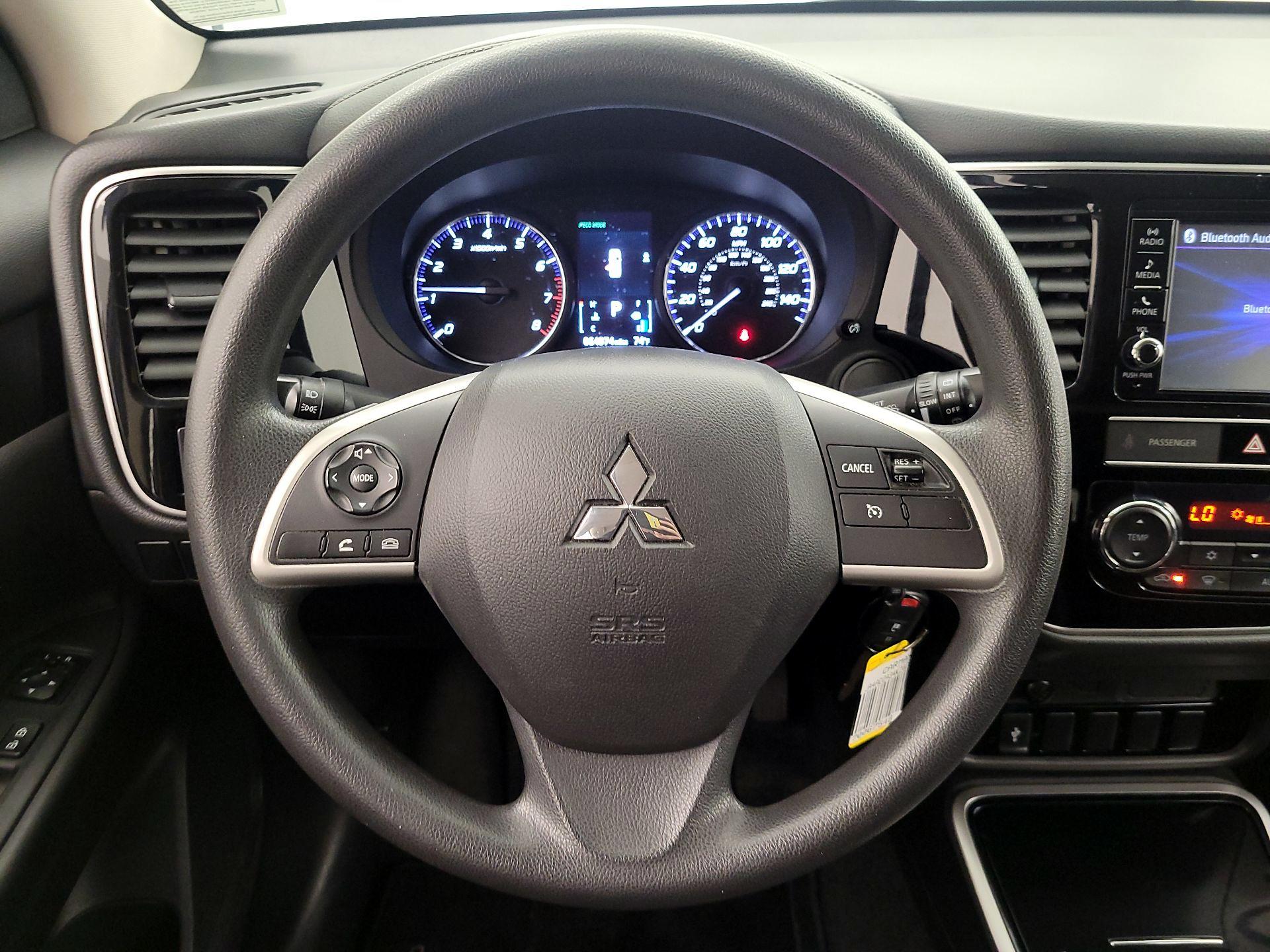Thumbnail: 2019 Mitsubishi Outlander - 10