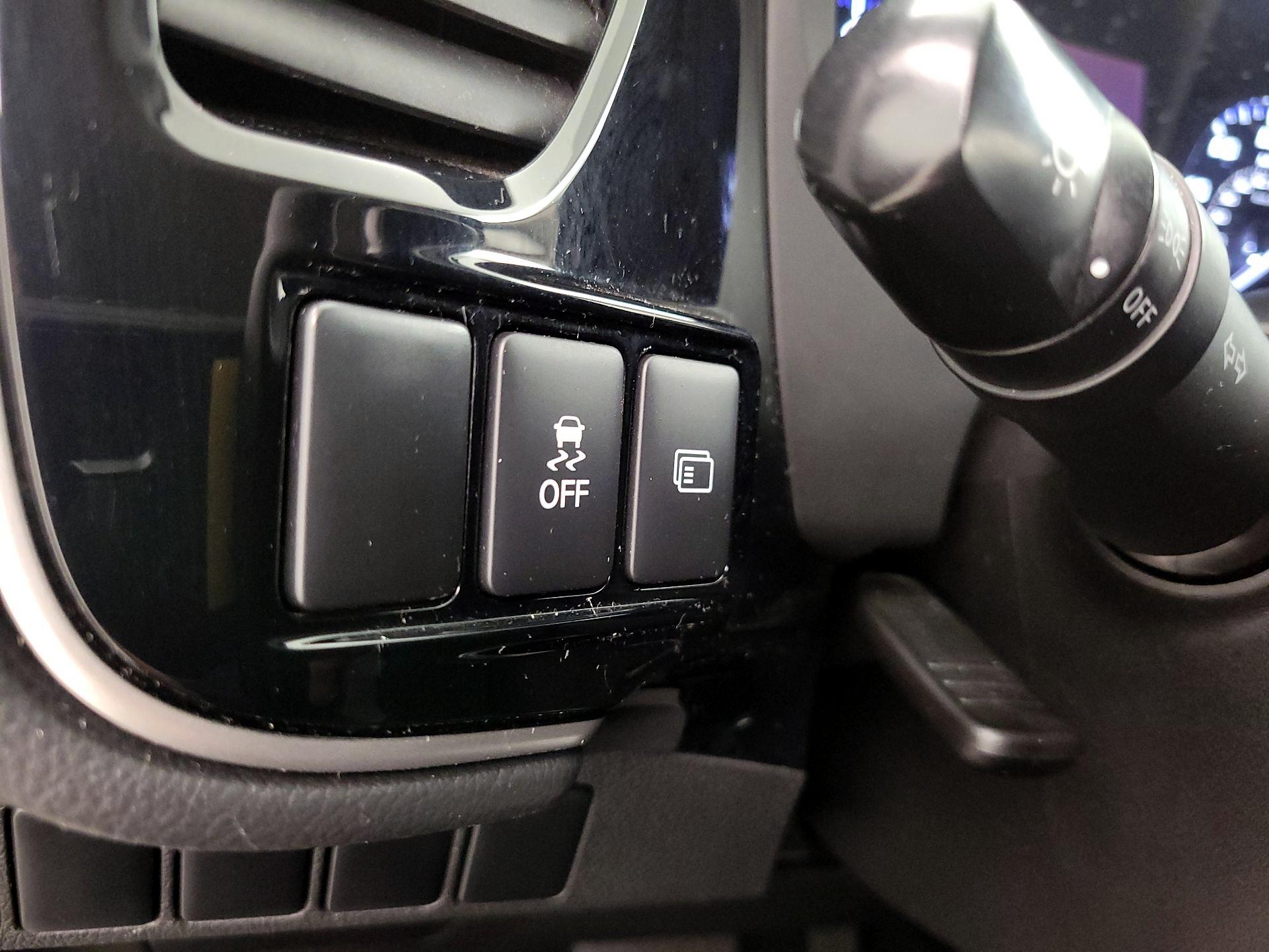 Thumbnail: 2019 Mitsubishi Outlander - 13