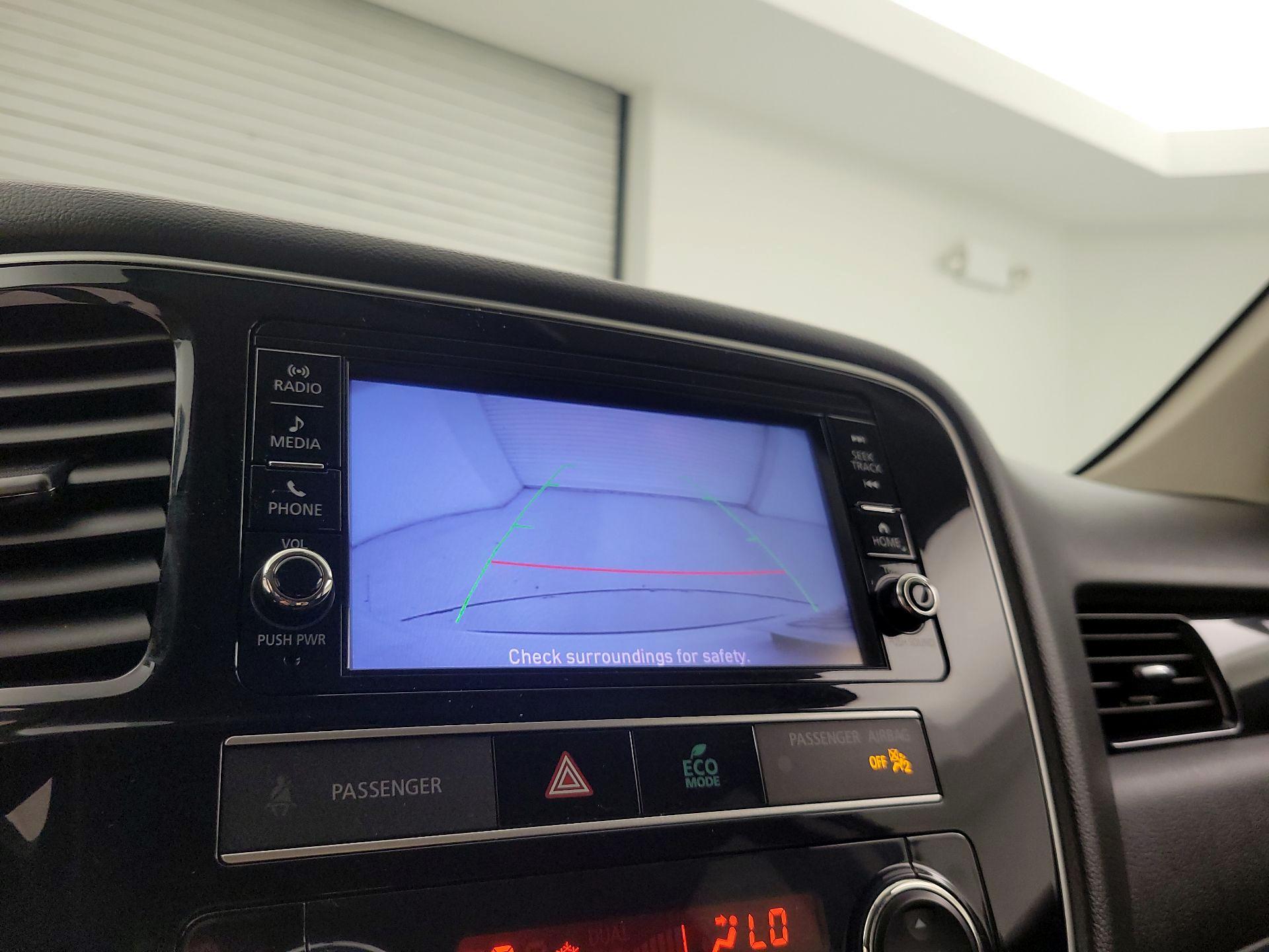 Thumbnail: 2019 Mitsubishi Outlander - 14