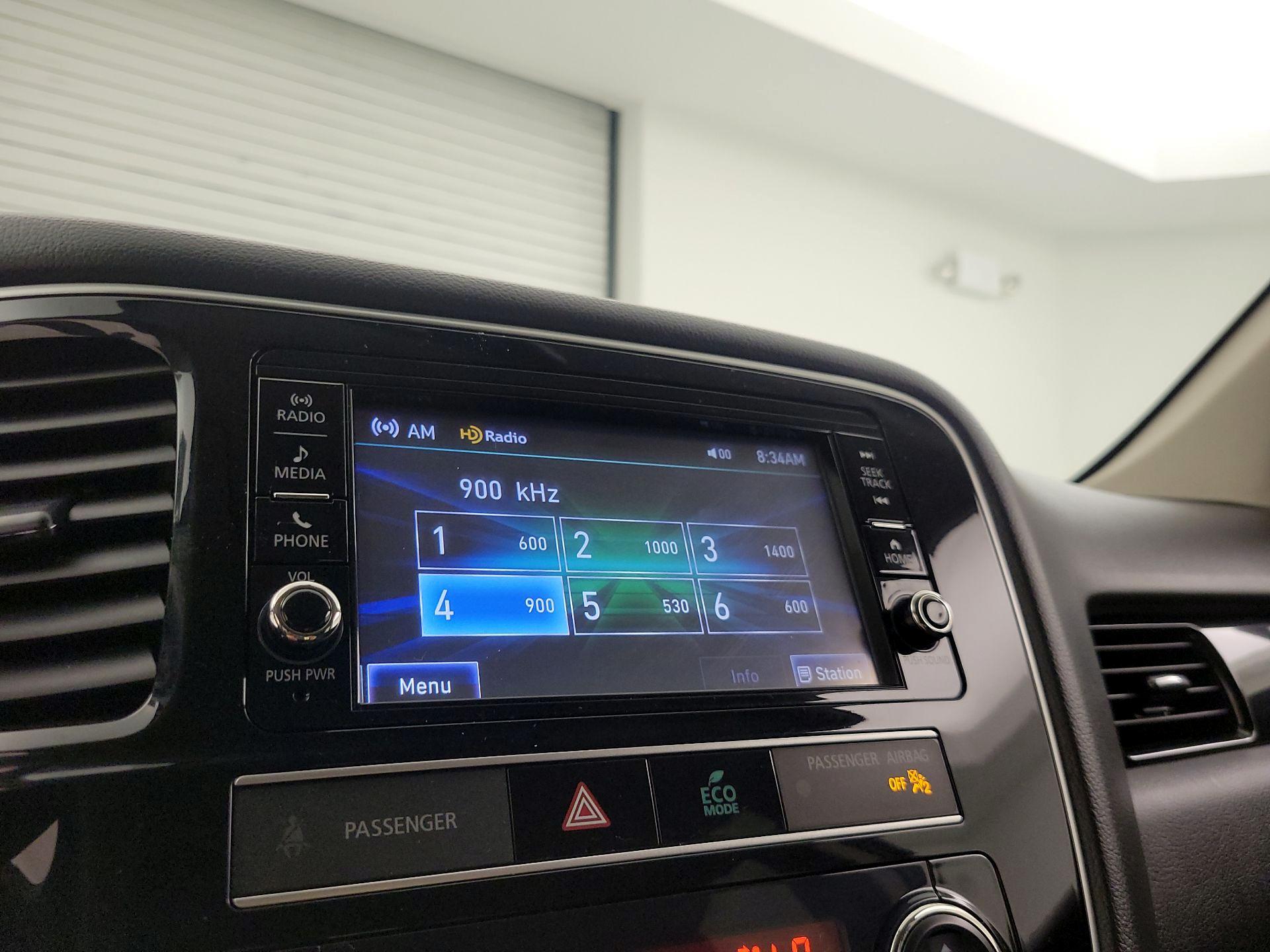 Thumbnail: 2019 Mitsubishi Outlander - 15