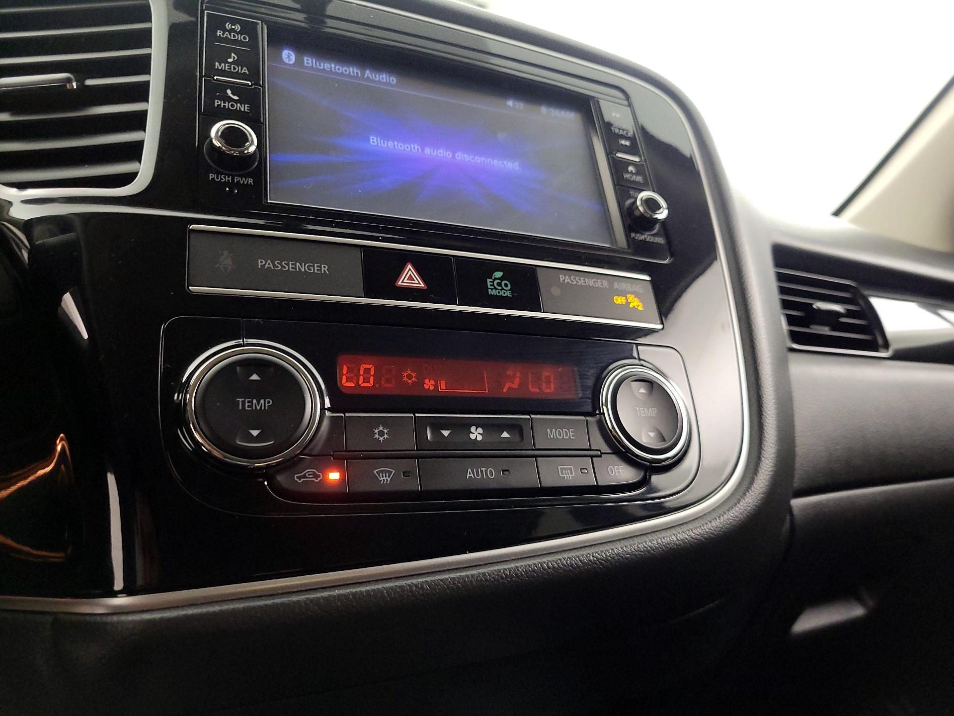 Thumbnail: 2019 Mitsubishi Outlander - 16