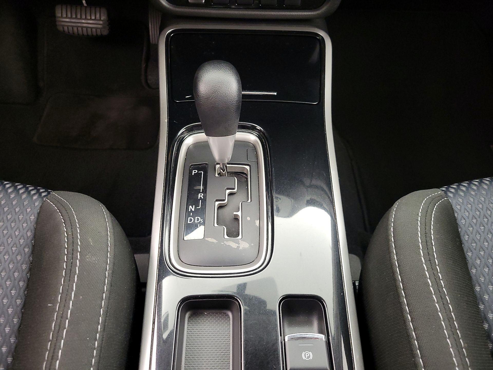 Thumbnail: 2019 Mitsubishi Outlander - 17