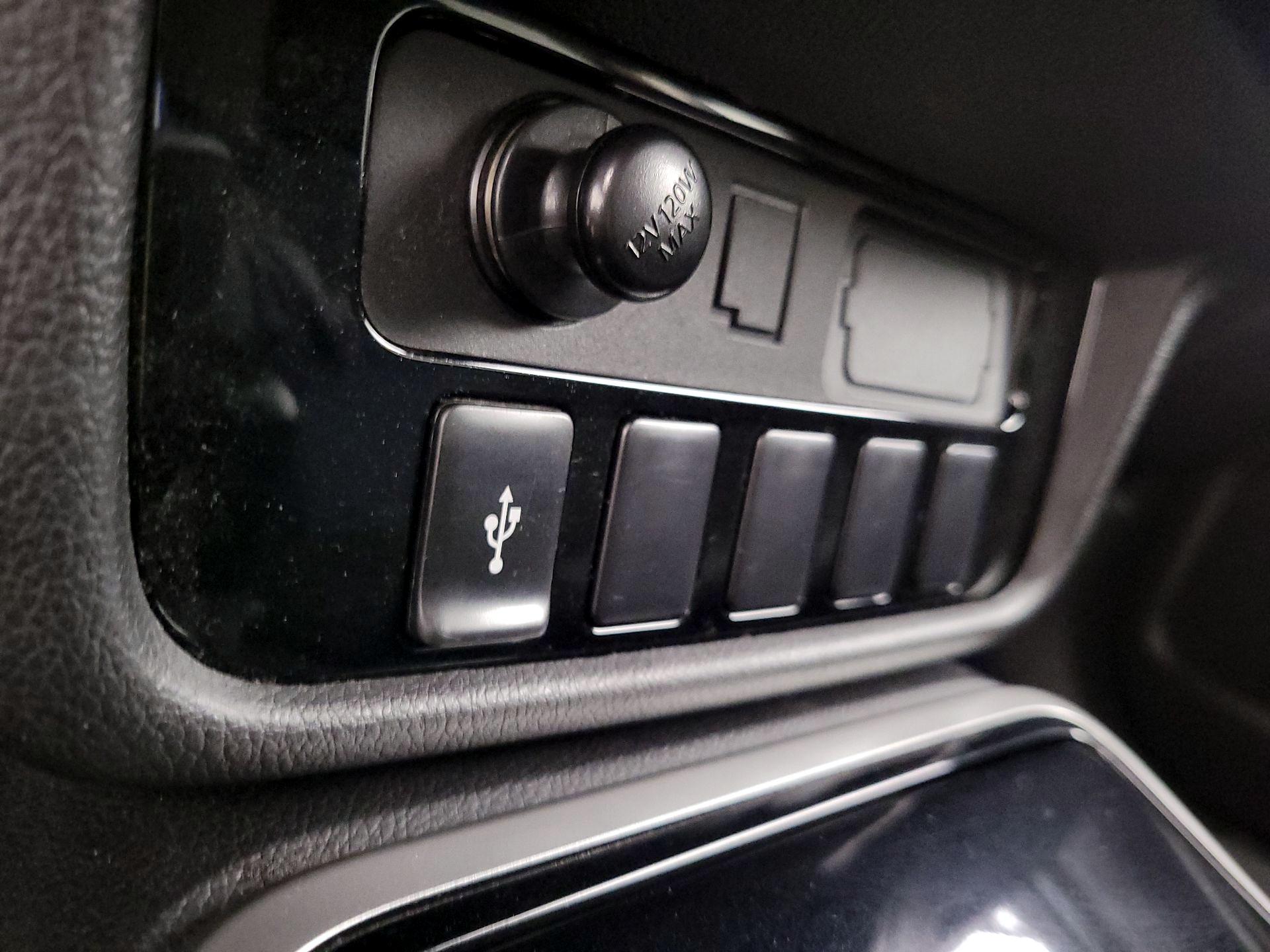 Thumbnail: 2019 Mitsubishi Outlander - 18