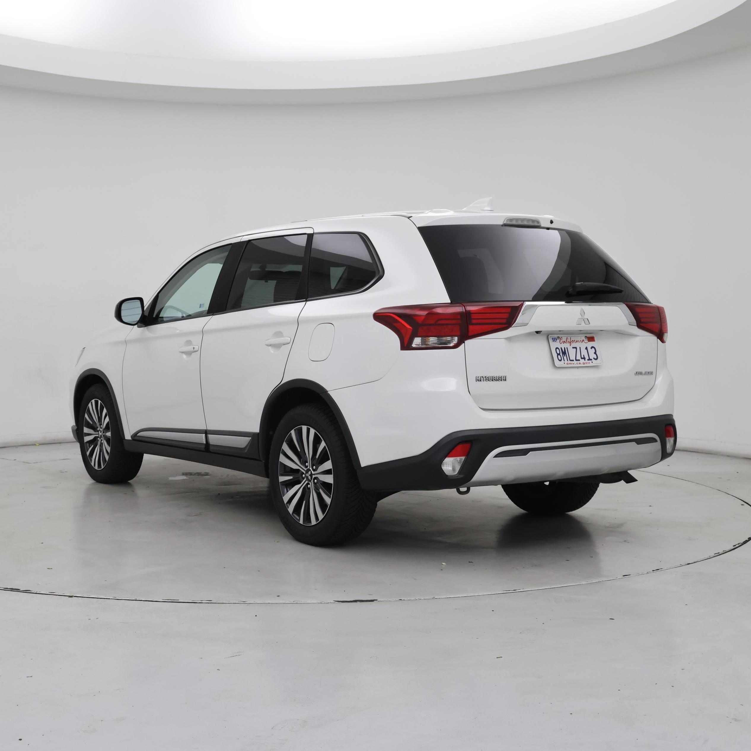 Thumbnail: 2019 Mitsubishi Outlander - 2