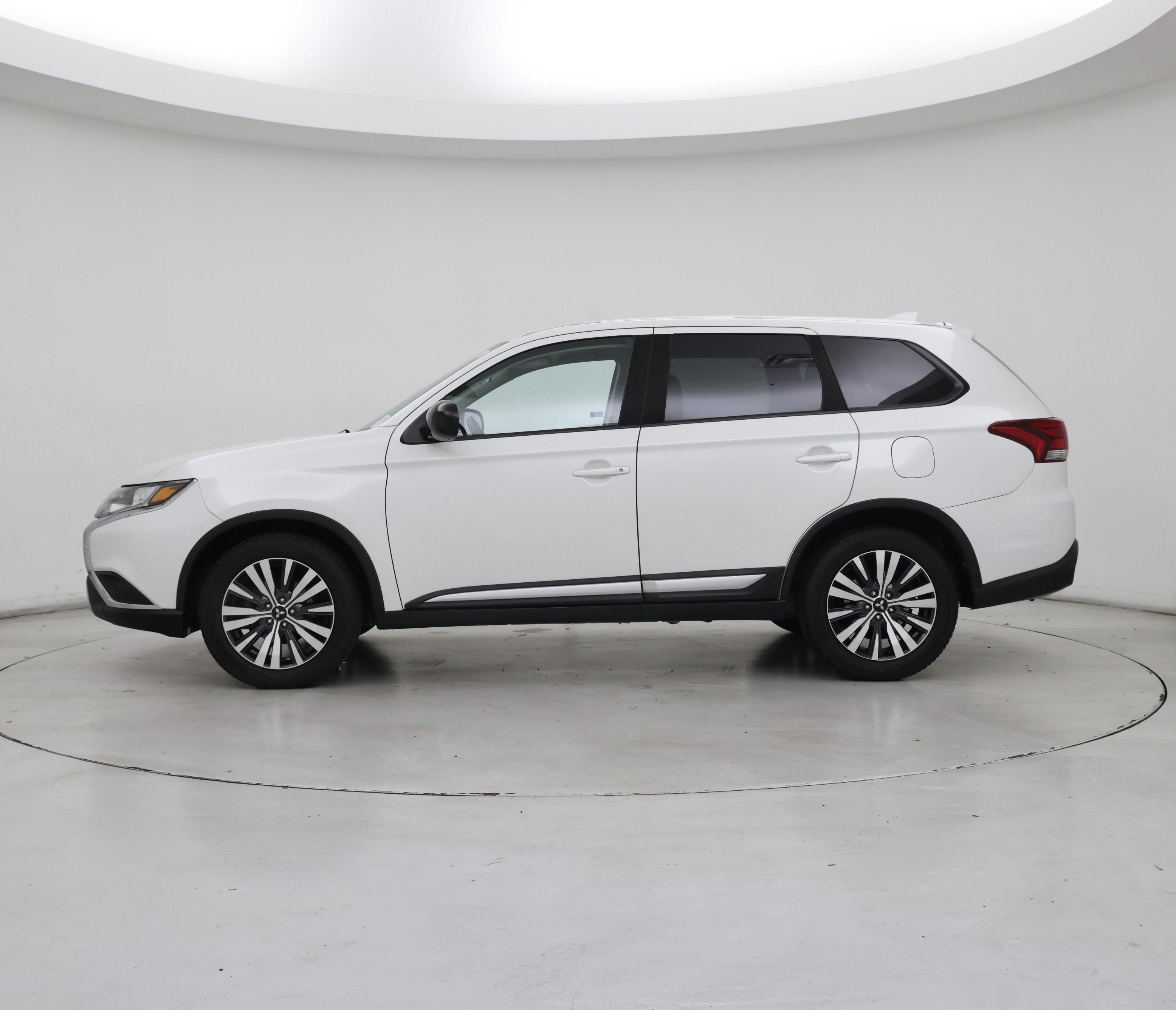 Thumbnail: 2019 Mitsubishi Outlander - 3