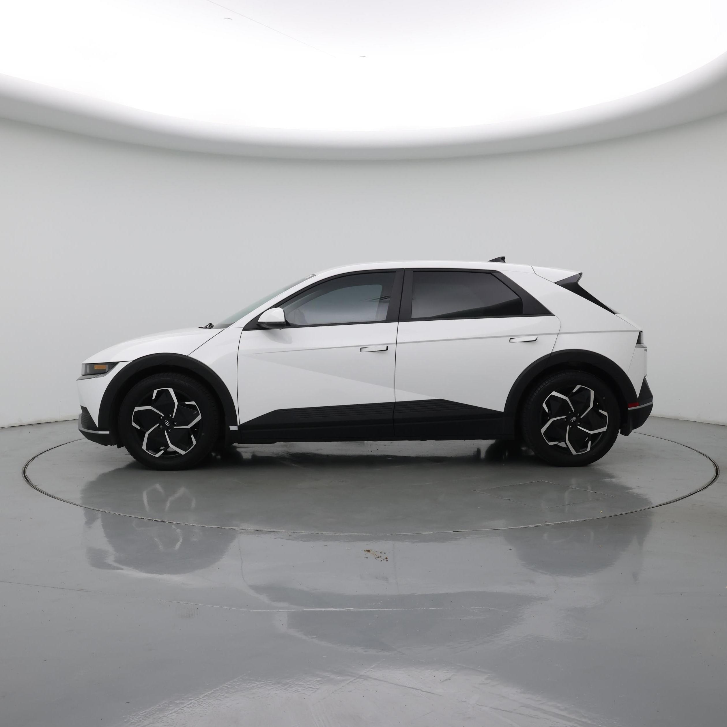 Thumbnail: 2022 Hyundai Ioniq 5 - 3