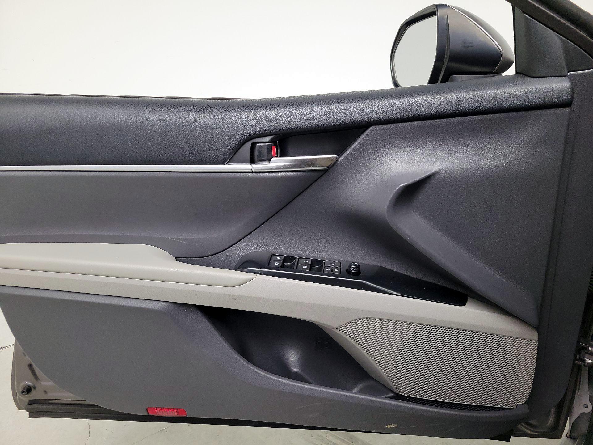 Thumbnail: 2020 Toyota Camry - 12