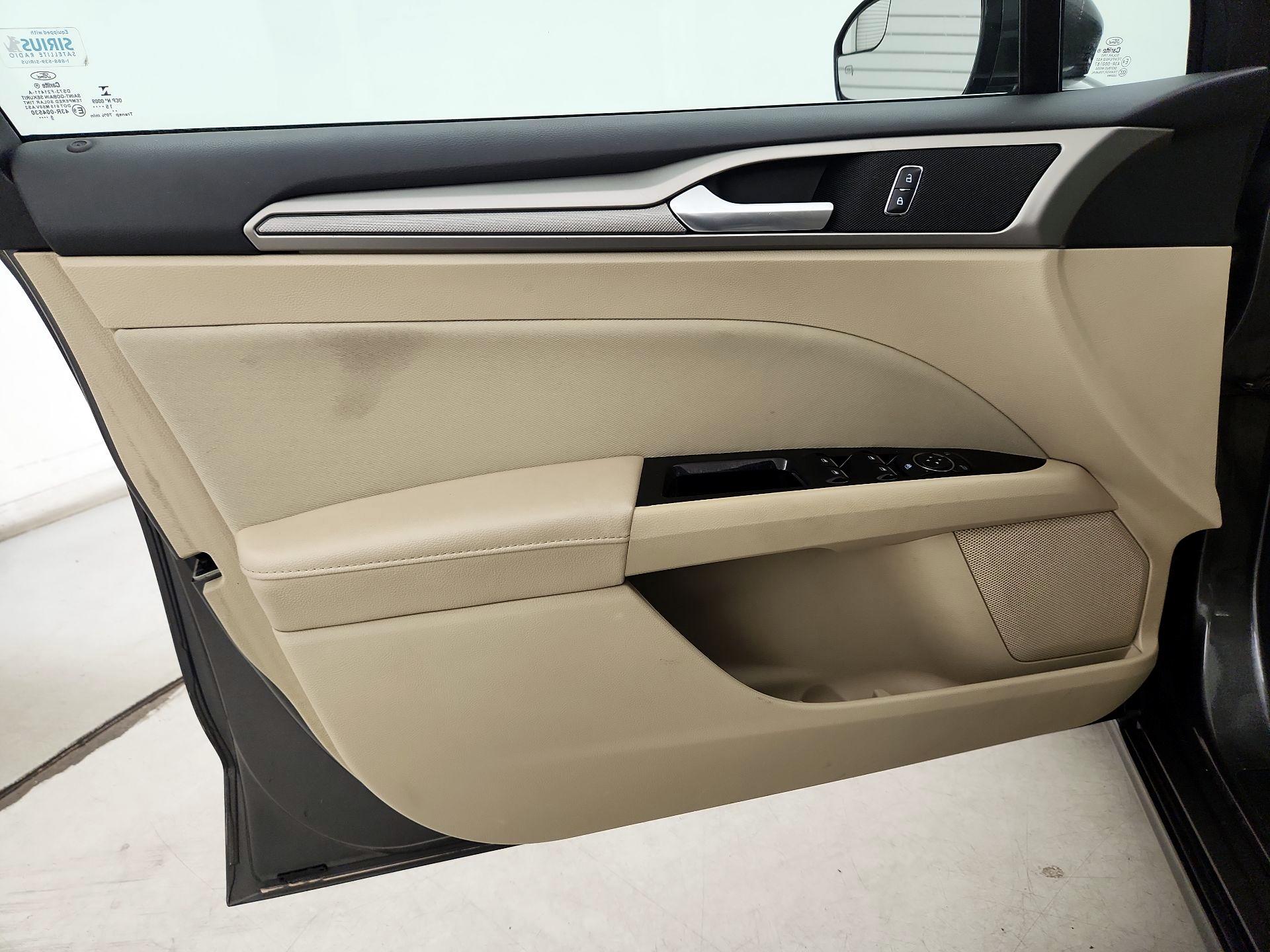 Thumbnail: 2016 Ford Fusion - 12