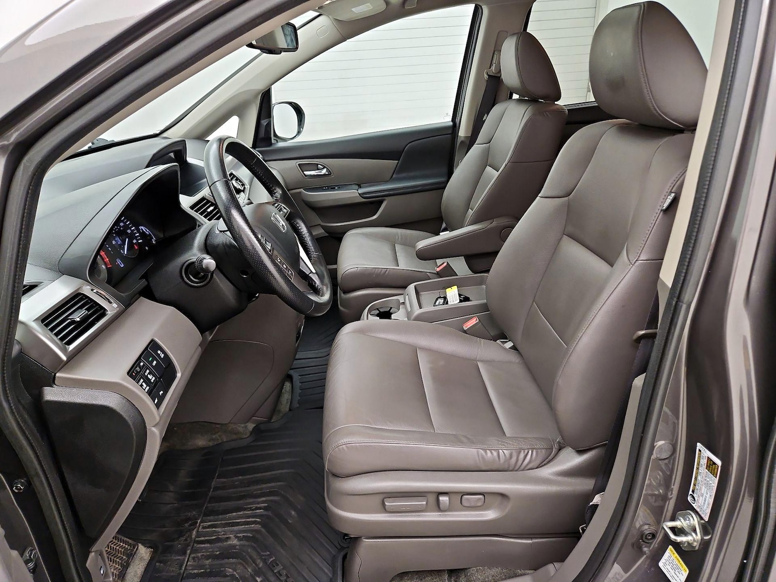 2016 Honda Odyssey Touring Elite - Photo 12