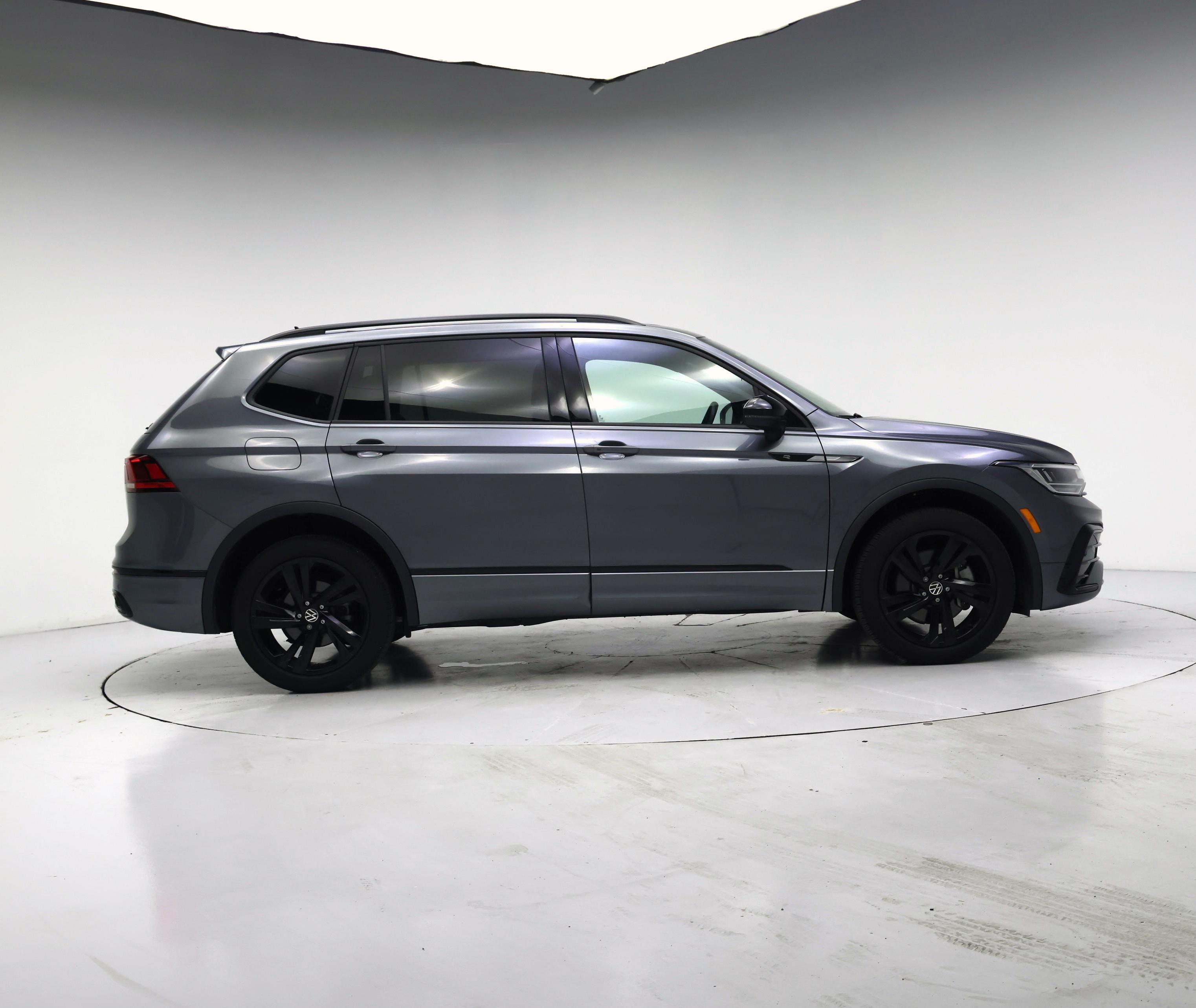 Thumbnail: 2023 Volkswagen Tiguan - 7