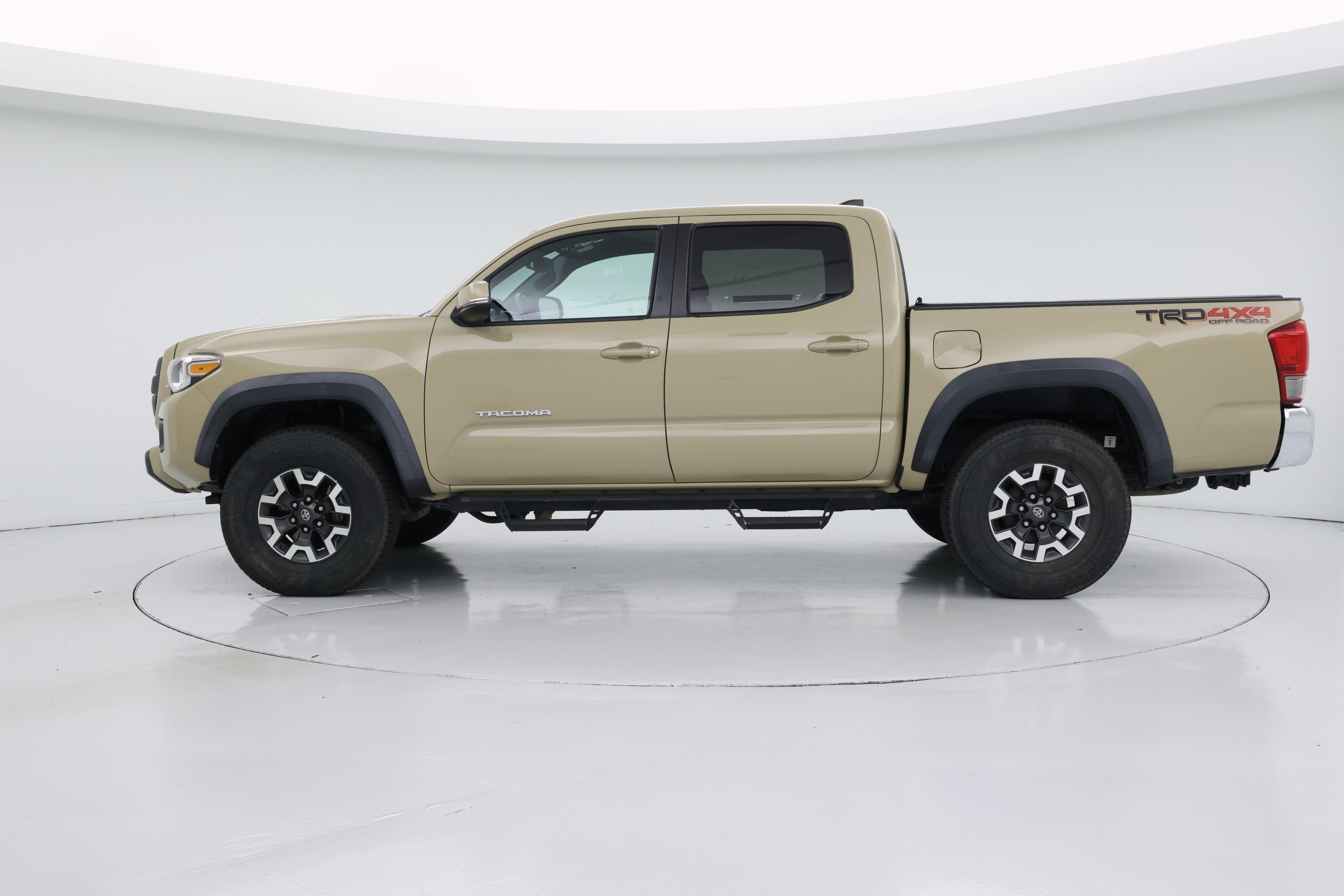 Thumbnail: 2017 Toyota Tacoma - 3