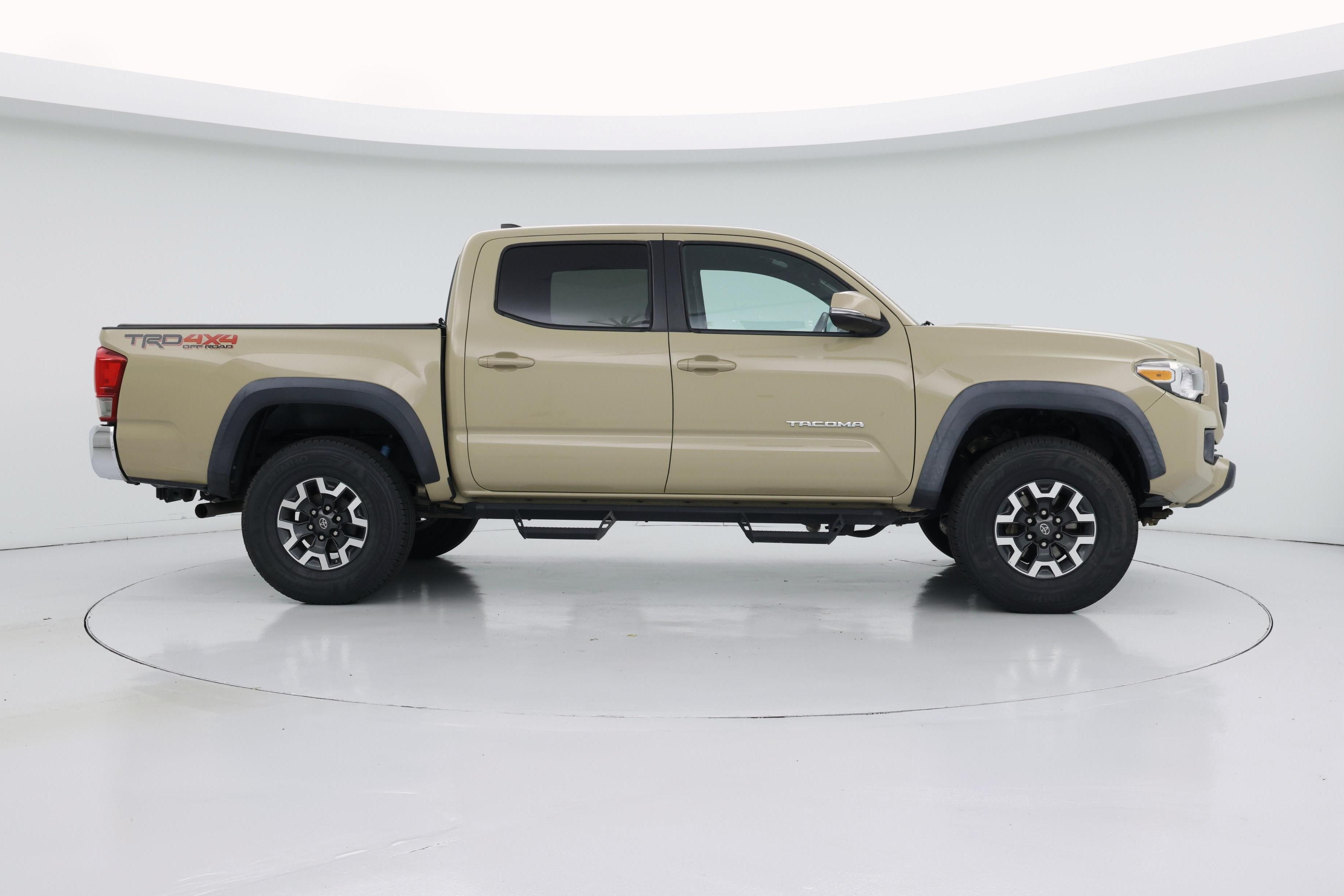 Thumbnail: 2017 Toyota Tacoma - 7