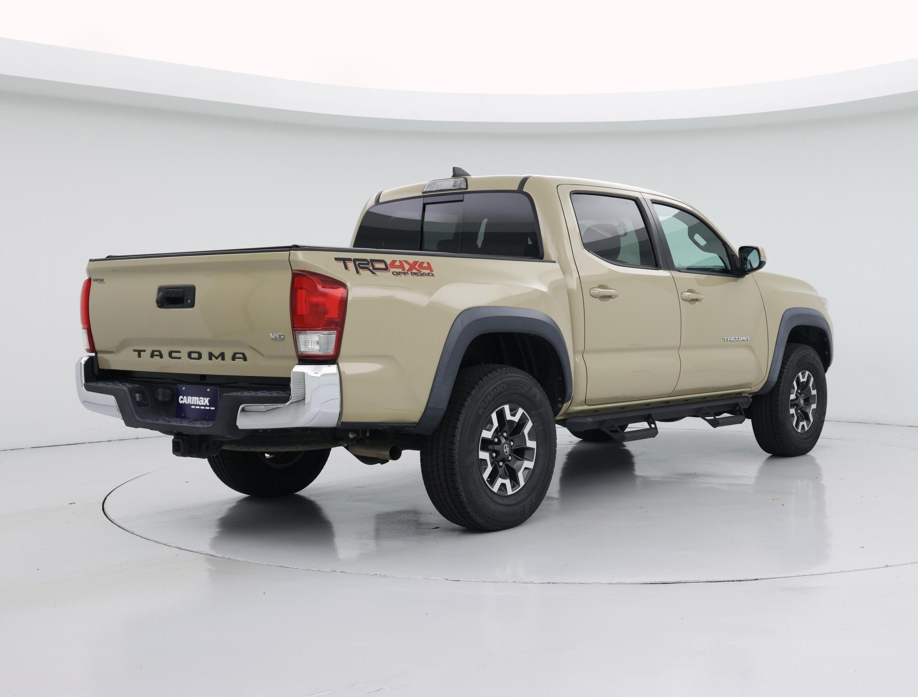 Thumbnail: 2017 Toyota Tacoma - 8