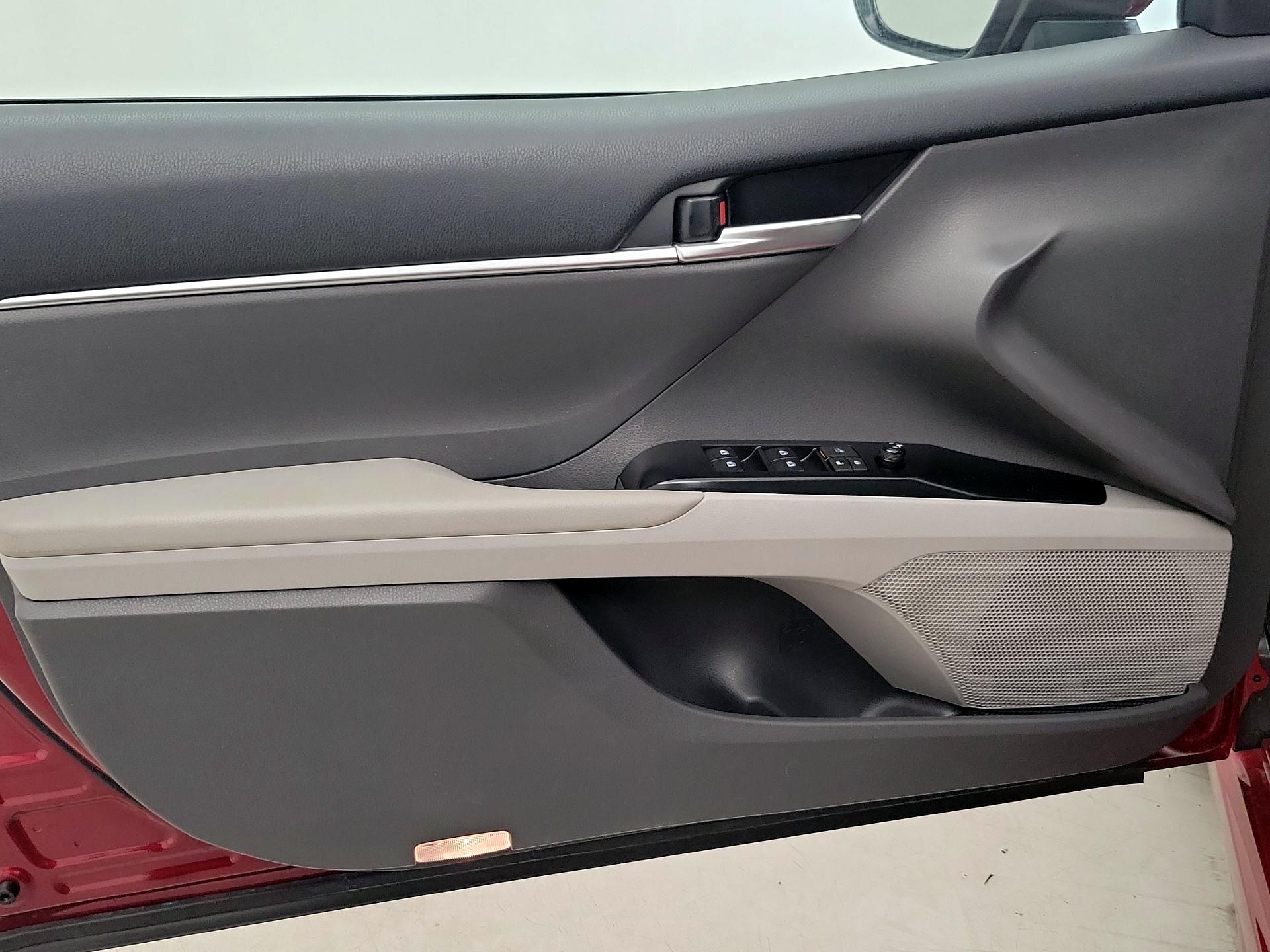 Thumbnail: 2018 Toyota Camry - 12