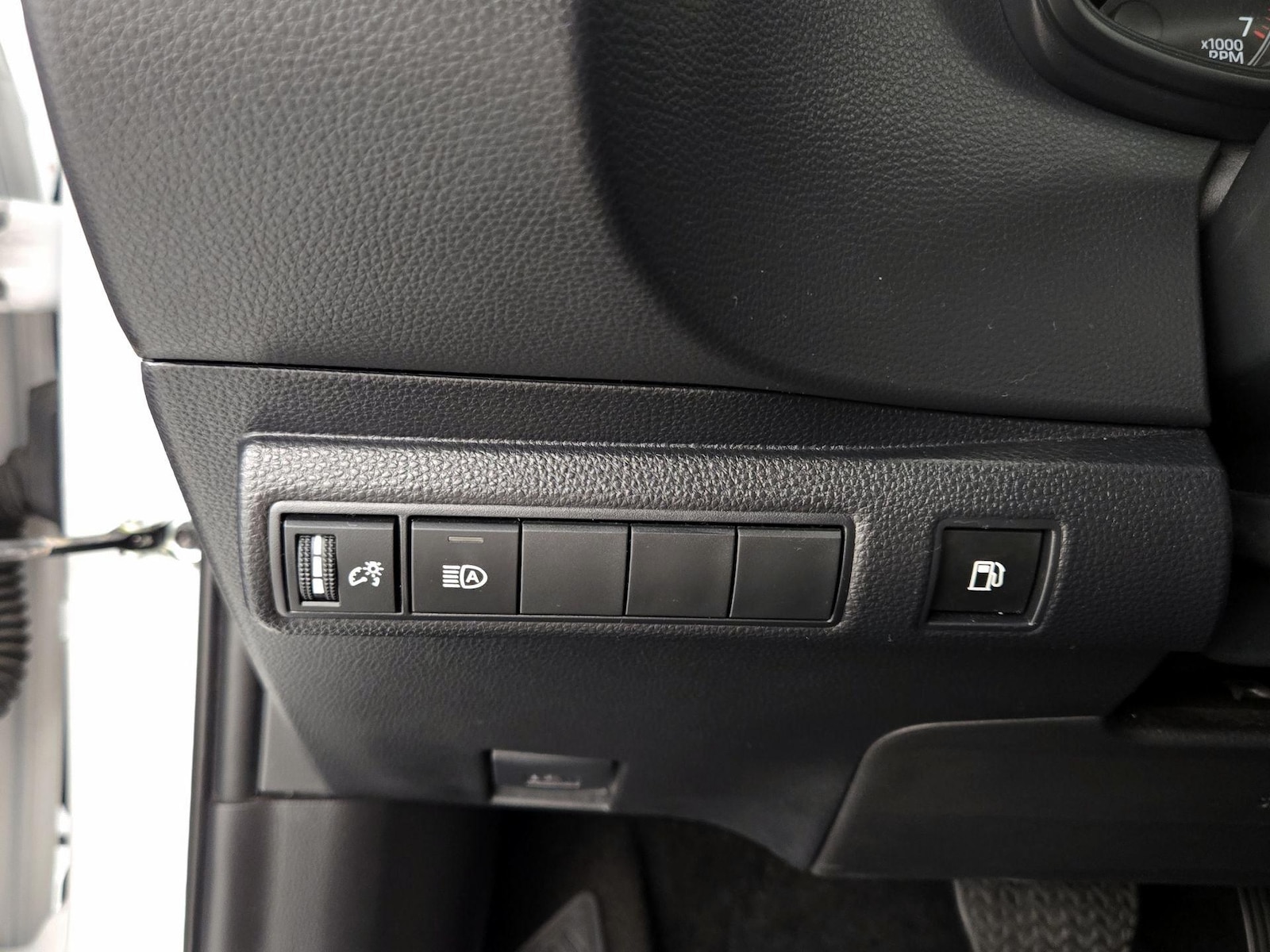 2024 Toyota Corolla LE - Photo 14