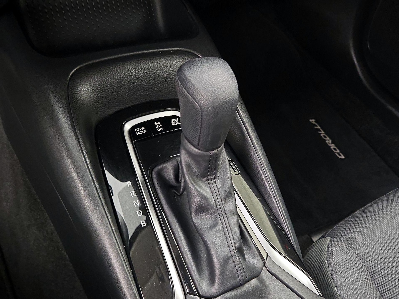 2024 Toyota Corolla LE - Photo 18